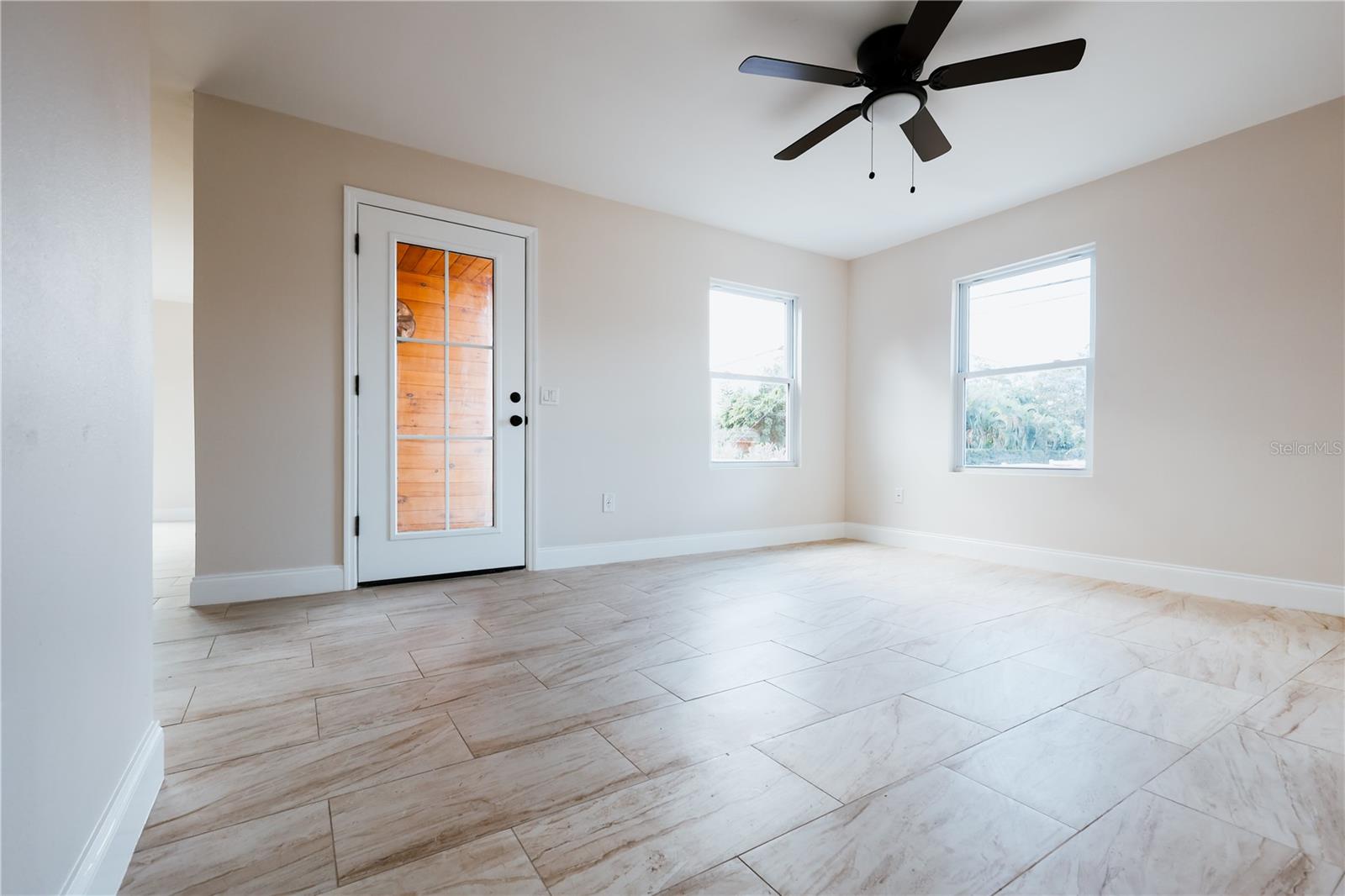 Listing photo id 18 for 908 61st Street S