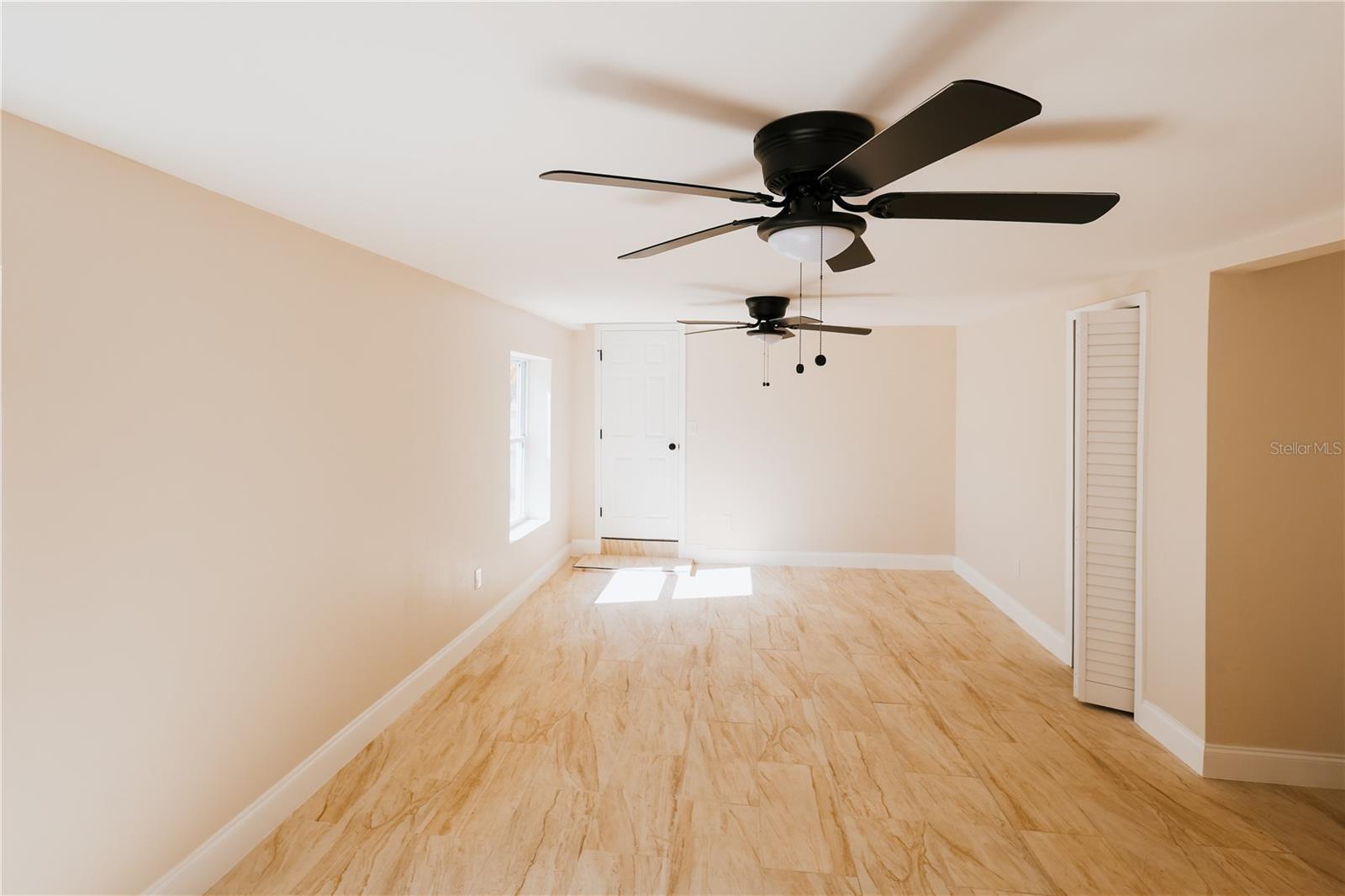 Listing photo id 23 for 908 61st Street S