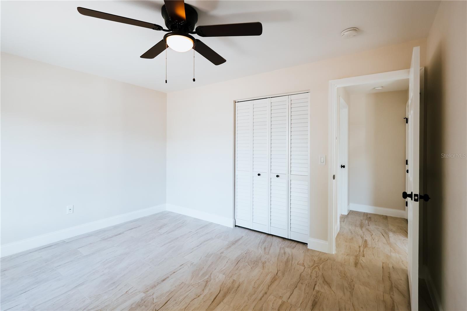 Listing photo id 26 for 908 61st Street S