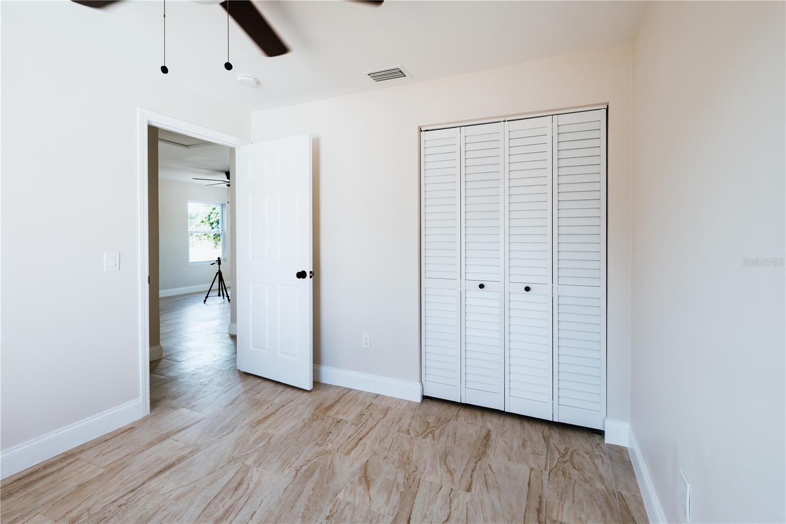 Listing photo id 27 for 908 61st Street S