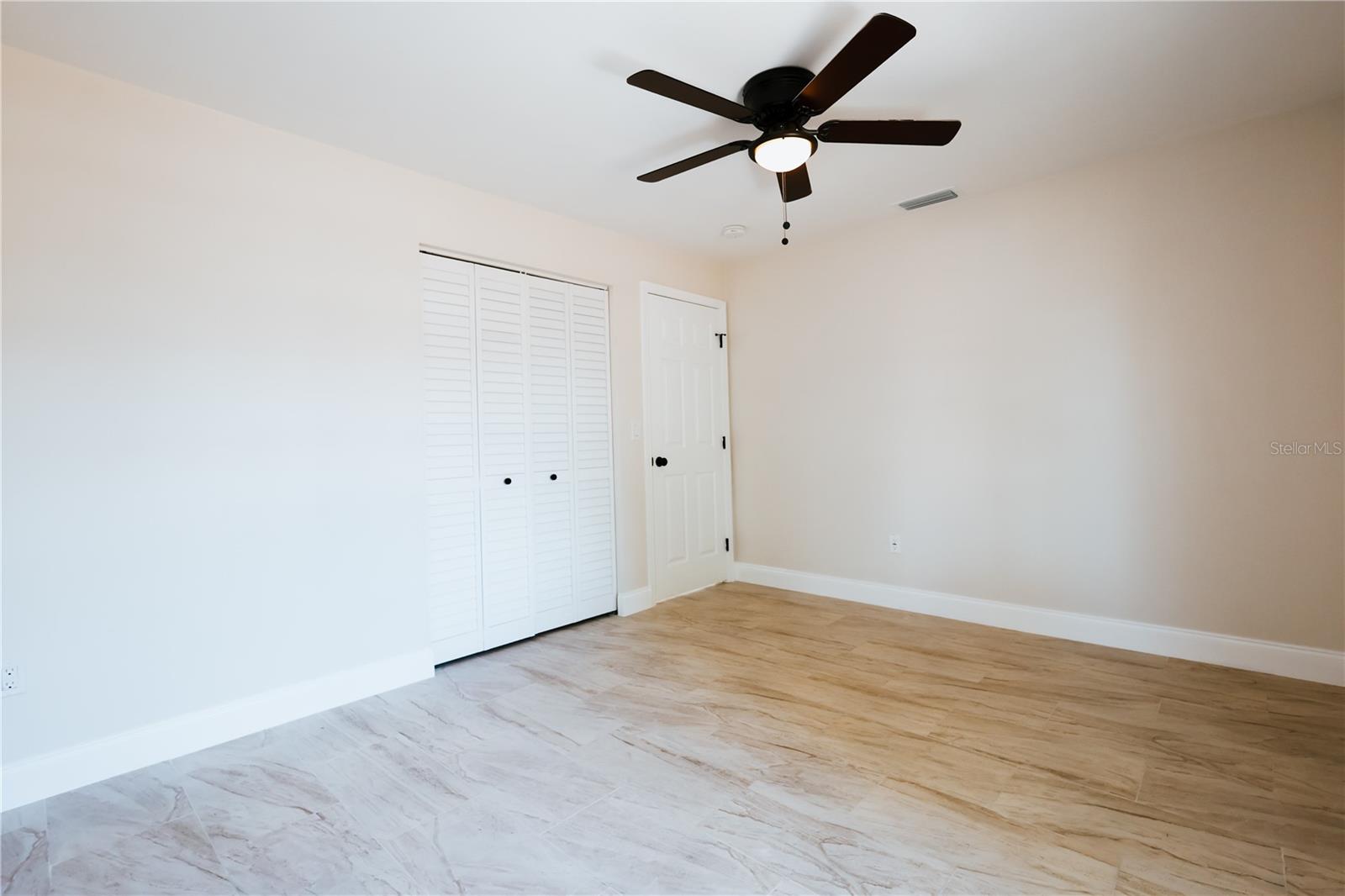 Listing photo id 31 for 908 61st Street S