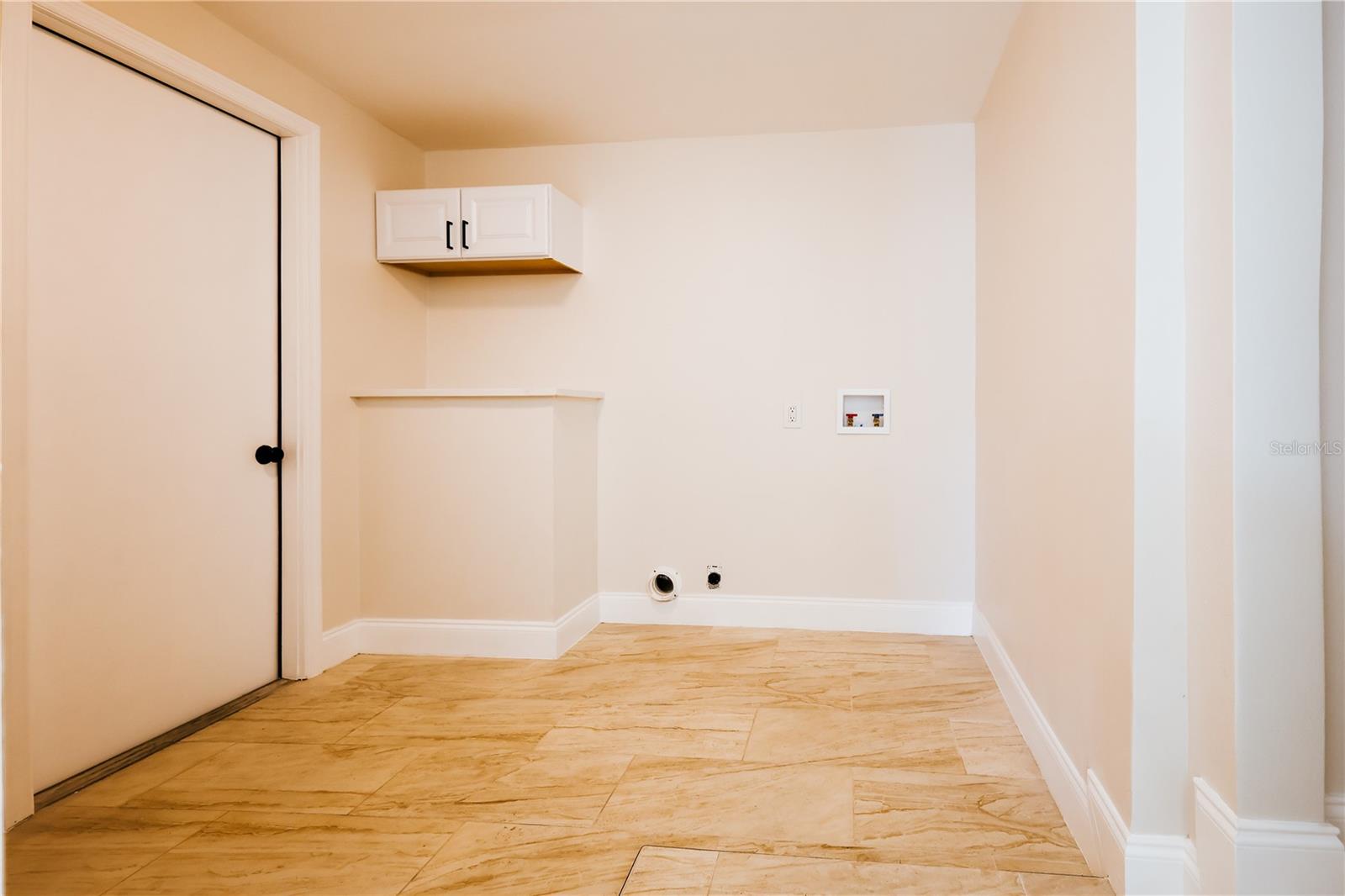 Listing photo id 36 for 908 61st Street S