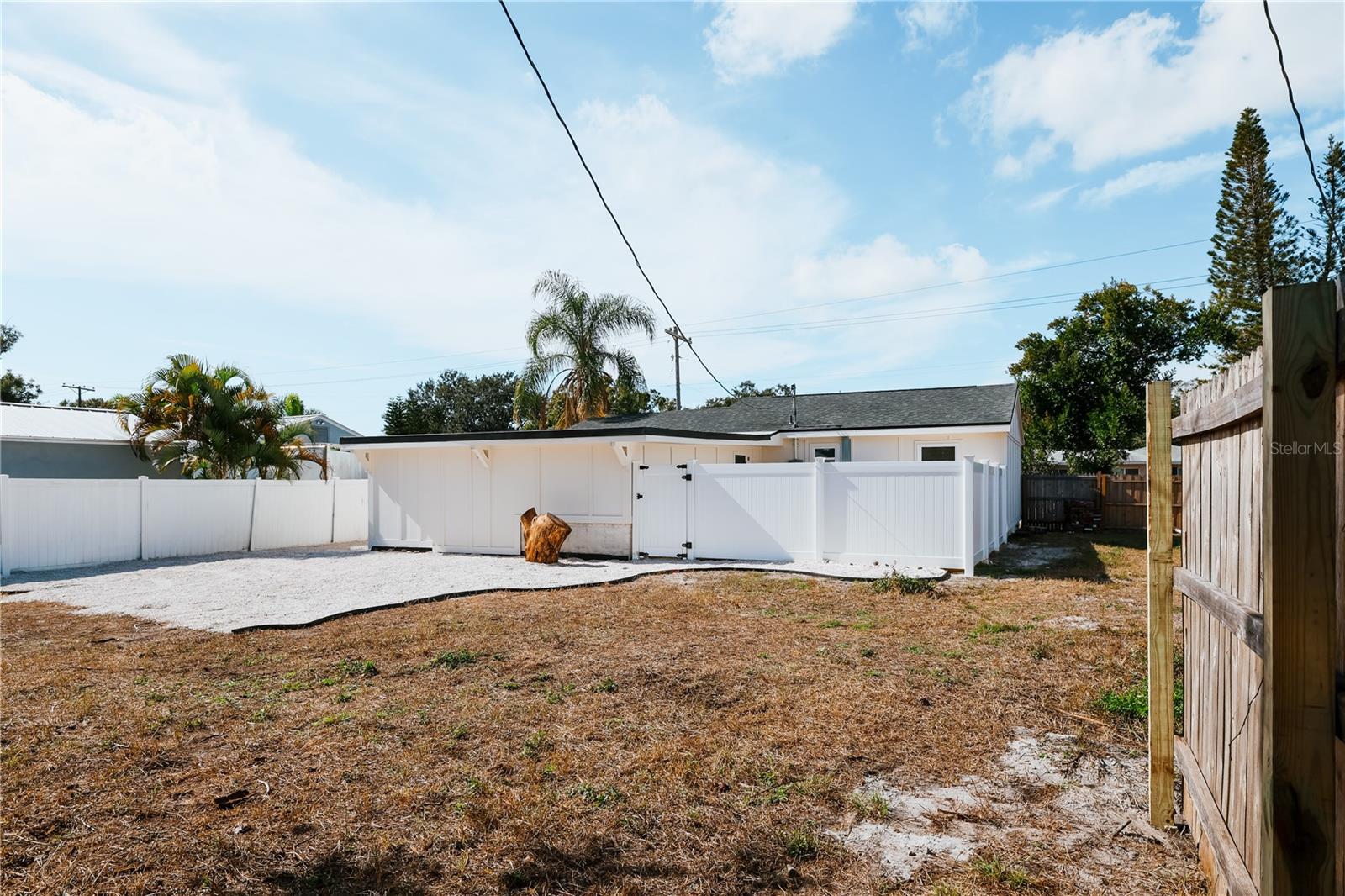 Listing photo id 39 for 908 61st Street S