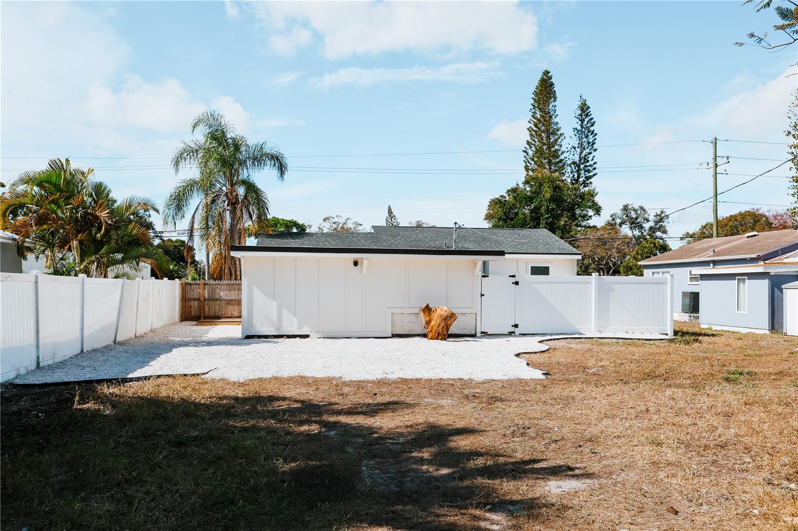 Listing photo id 40 for 908 61st Street S