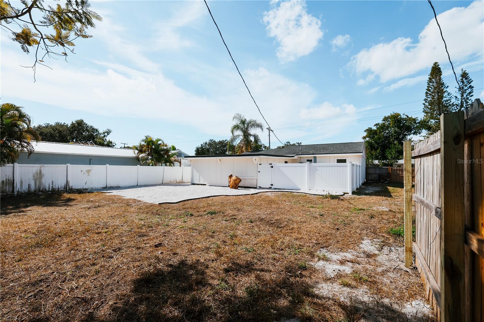 Listing photo id 42 for 908 61st Street S