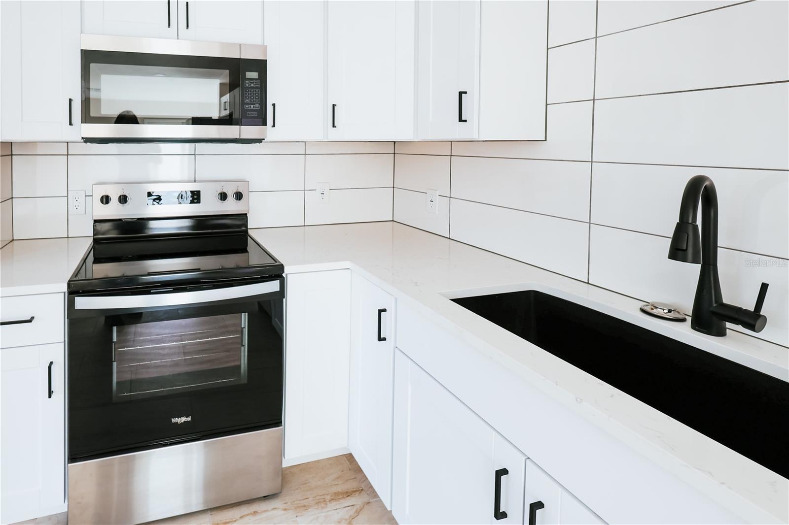 Listing photo id 6 for 908 61st Street S