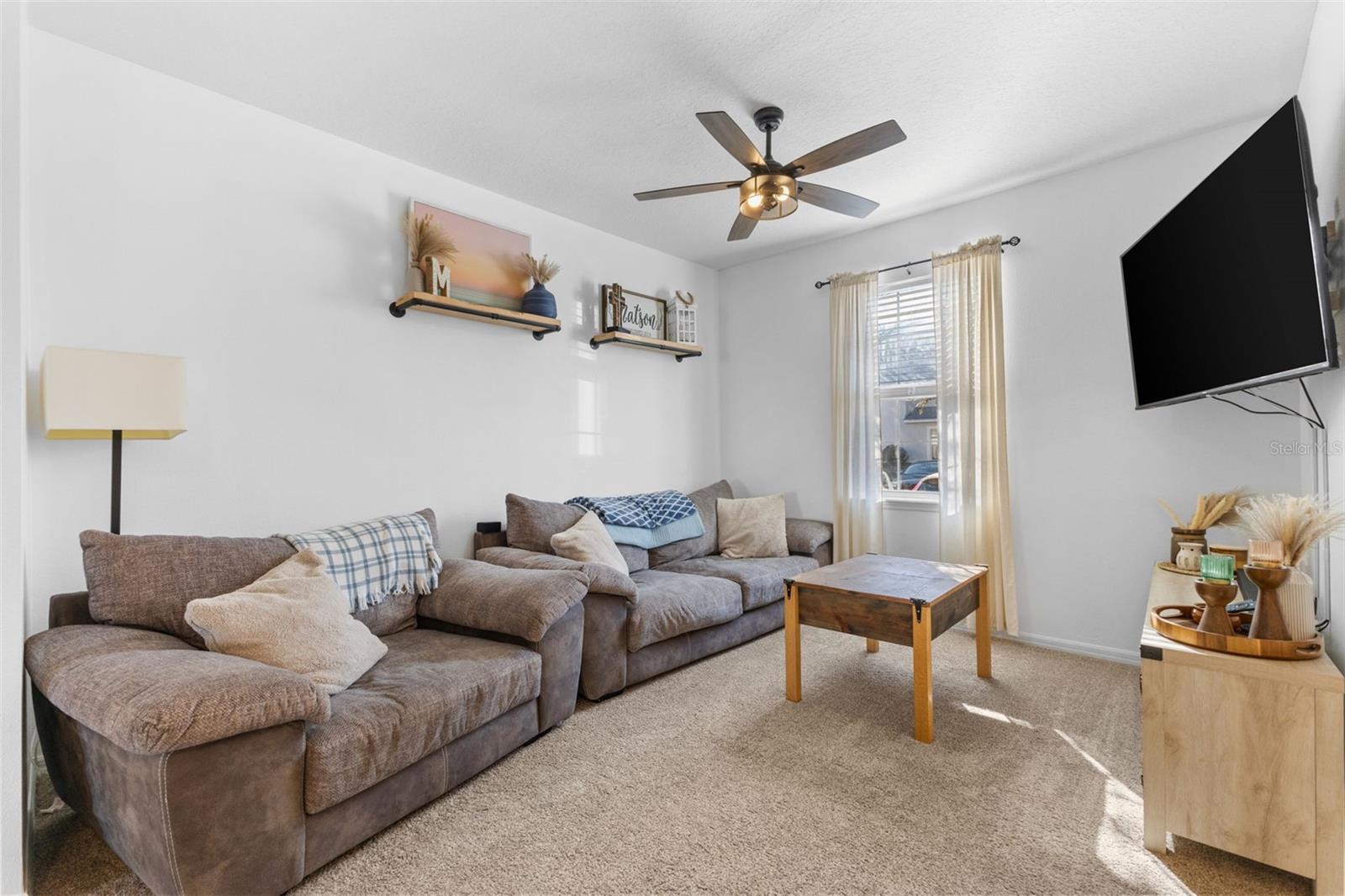 Listing photo id 3 for 1919 Greenwood Valley Drive