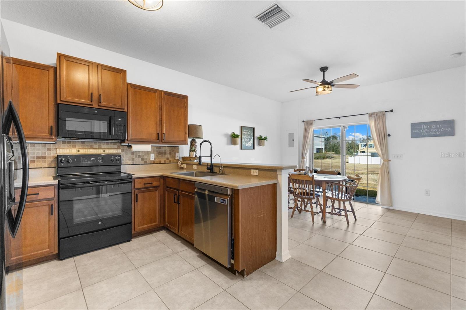 Listing photo id 7 for 1919 Greenwood Valley Drive