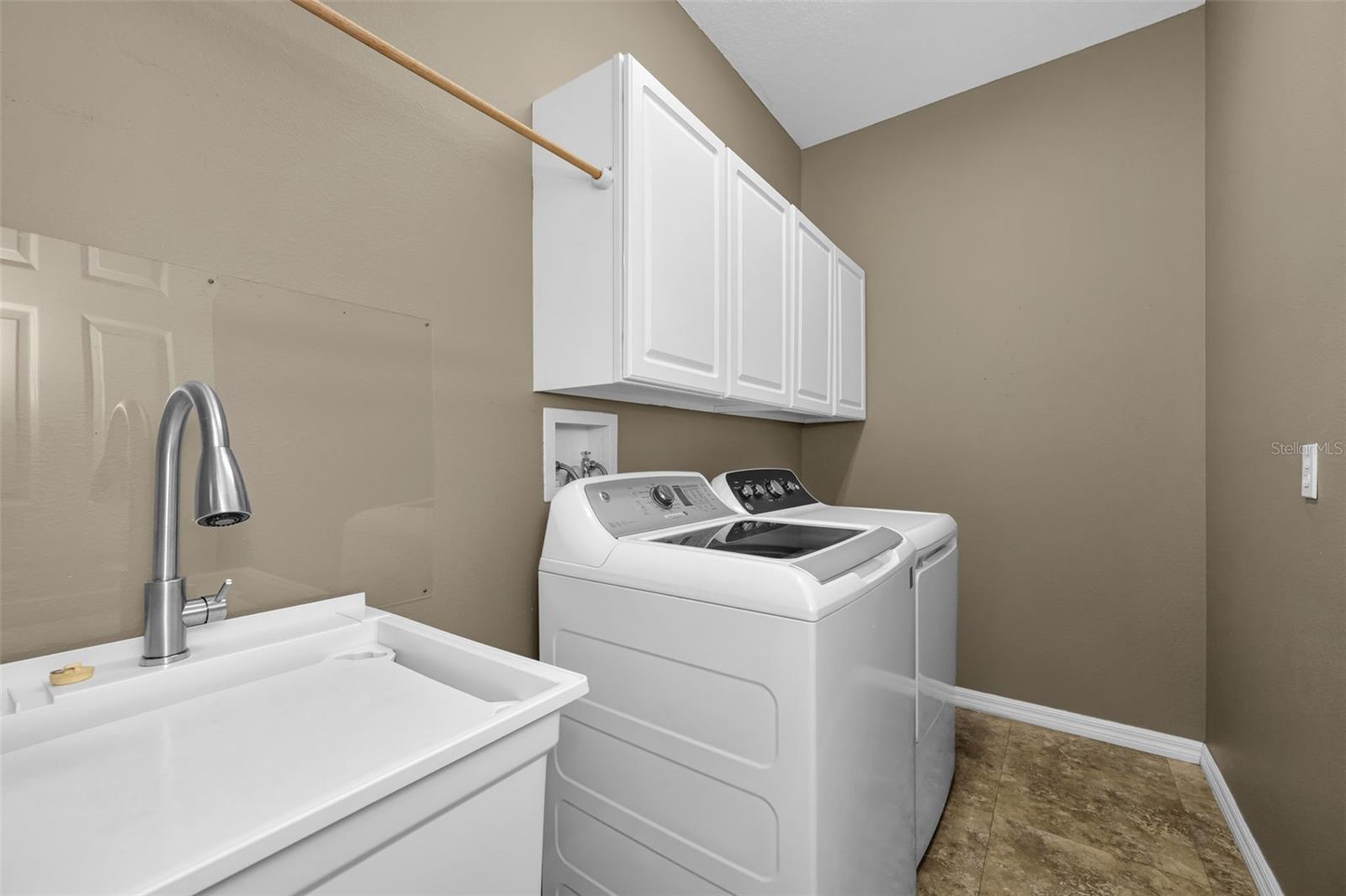 Image 36 of 73 For 4305 Harbor Lake Drive