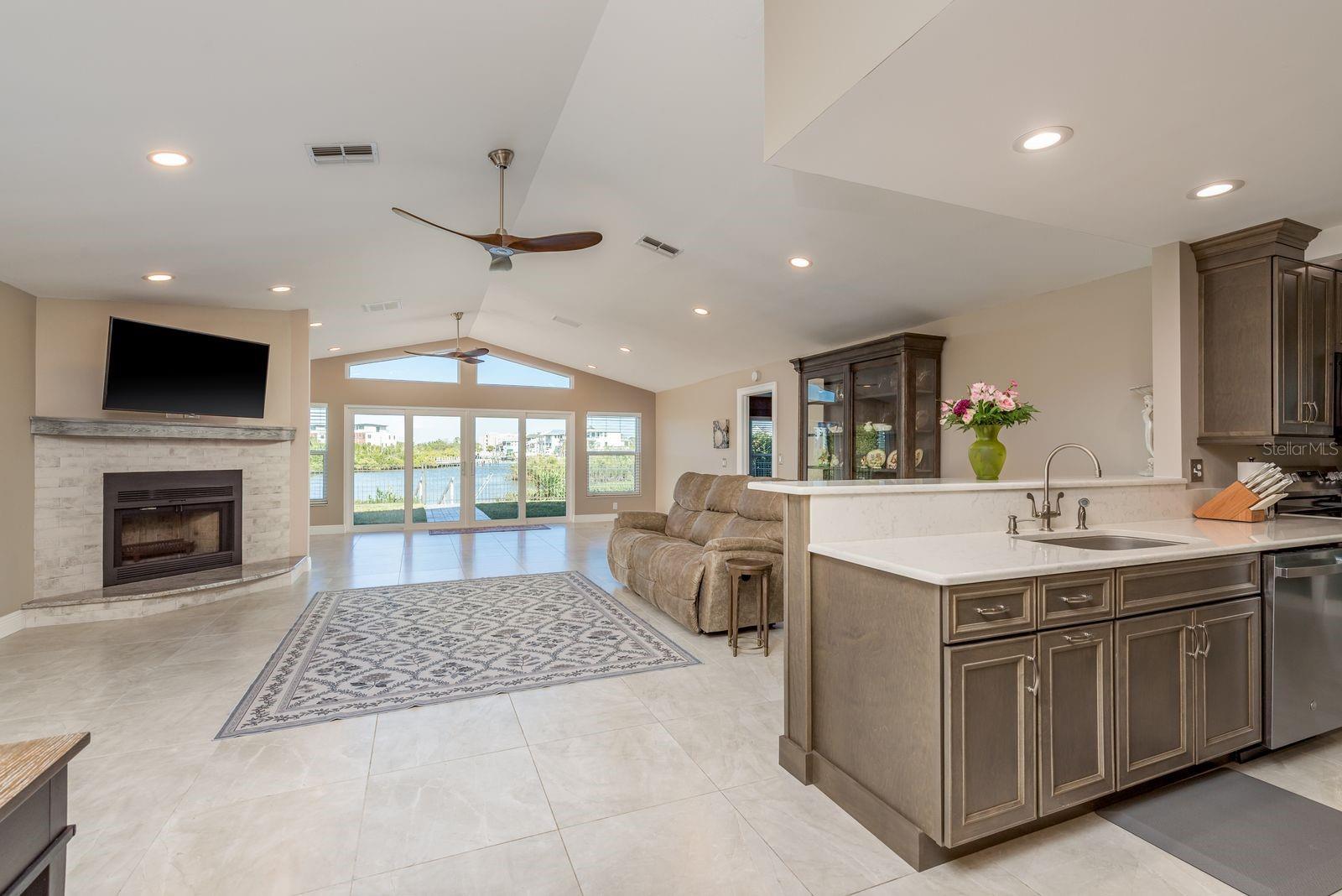 Listing photo id 8 for 4537 Rickover Court