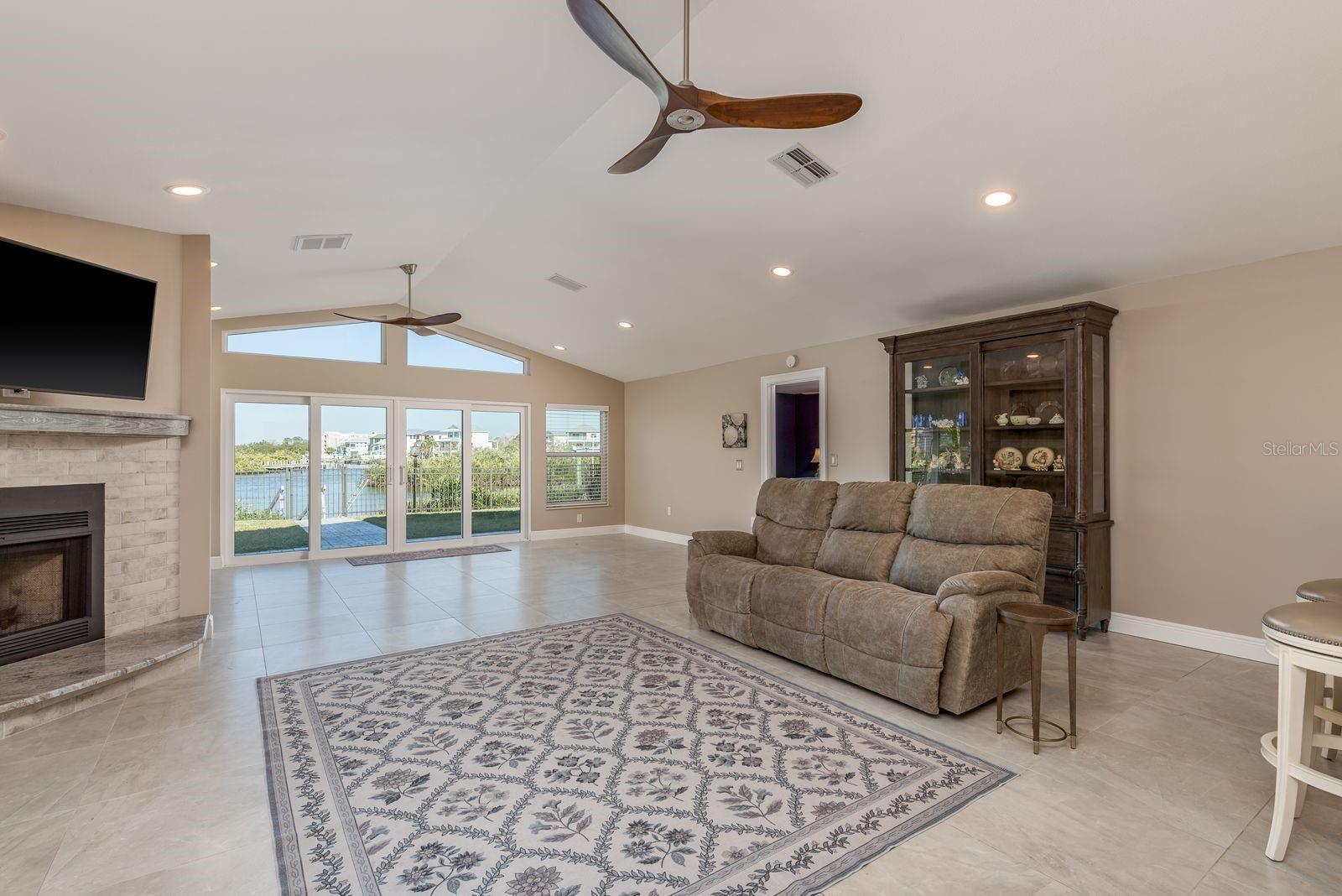 Listing photo id 9 for 4537 Rickover Court