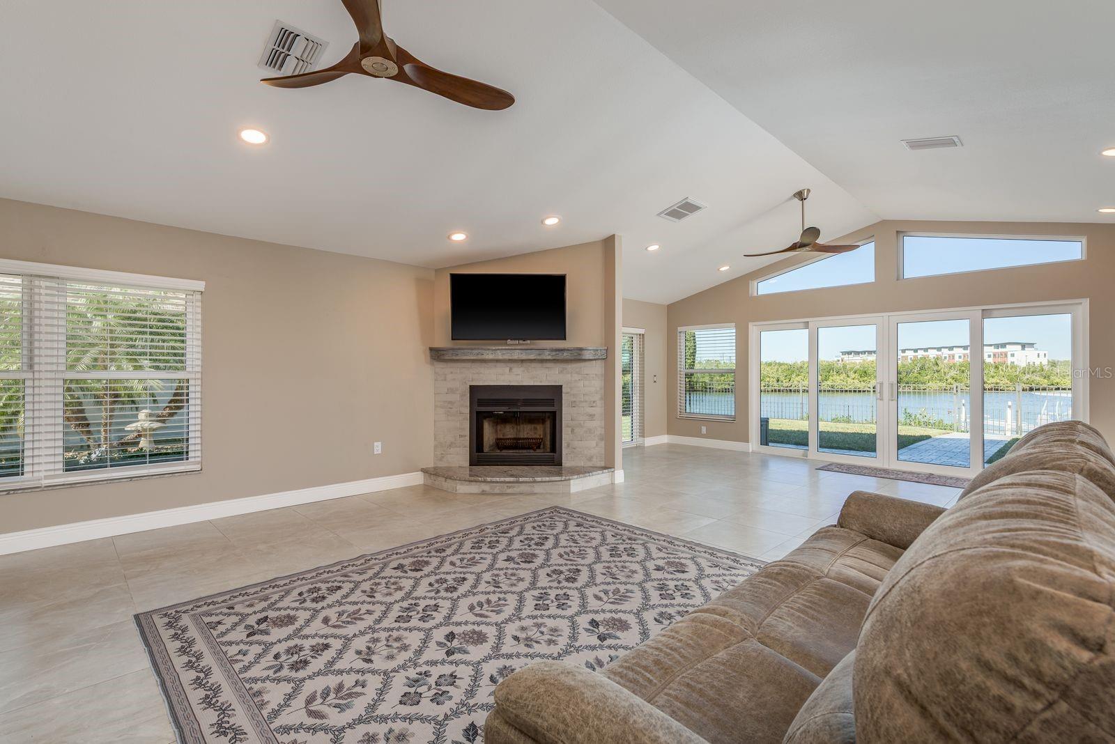 Listing photo id 10 for 4537 Rickover Court