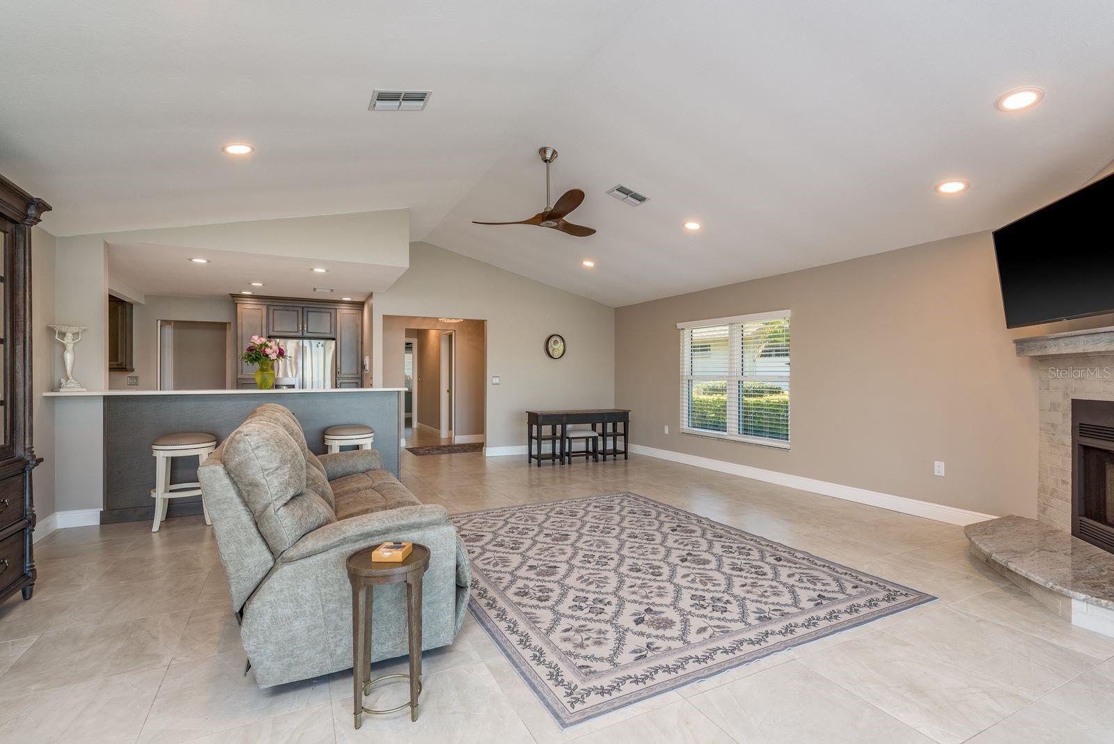 Listing photo id 11 for 4537 Rickover Court