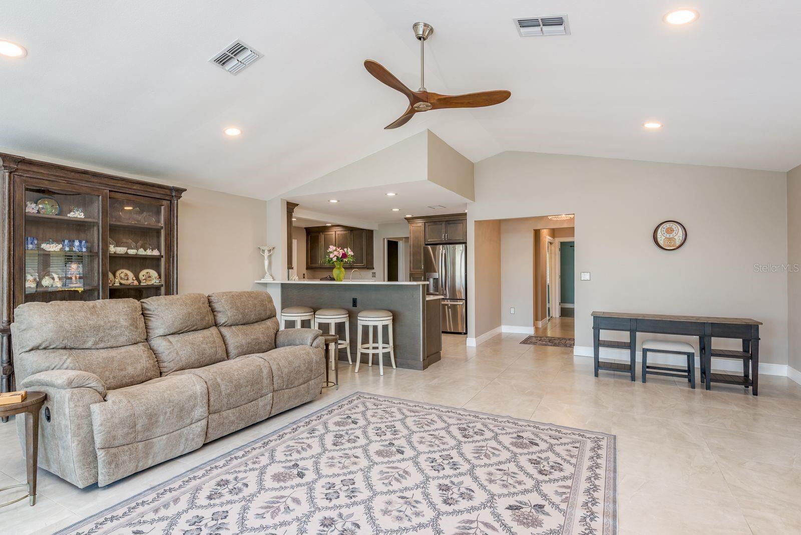 Listing photo id 14 for 4537 Rickover Court