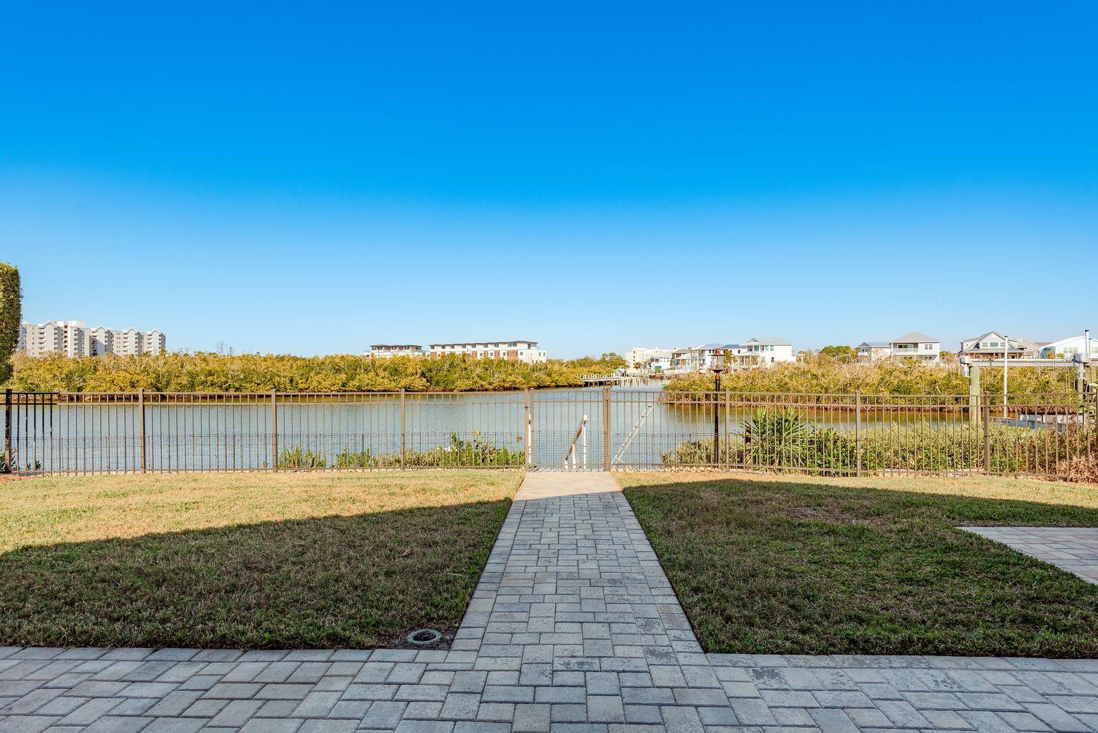 Listing photo id 34 for 4537 Rickover Court