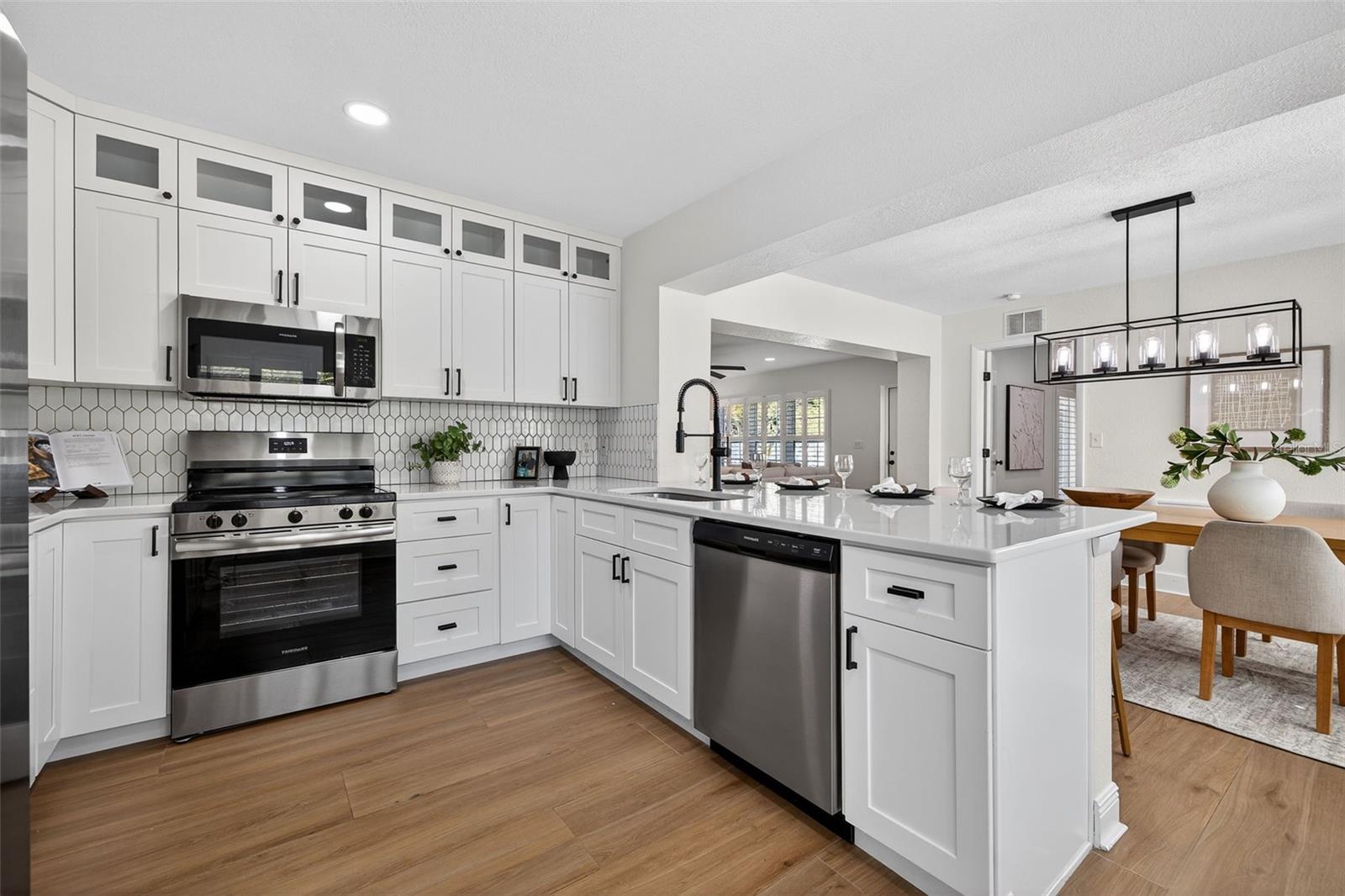 Image 10 of 40 For 939 39th Avenue Ne