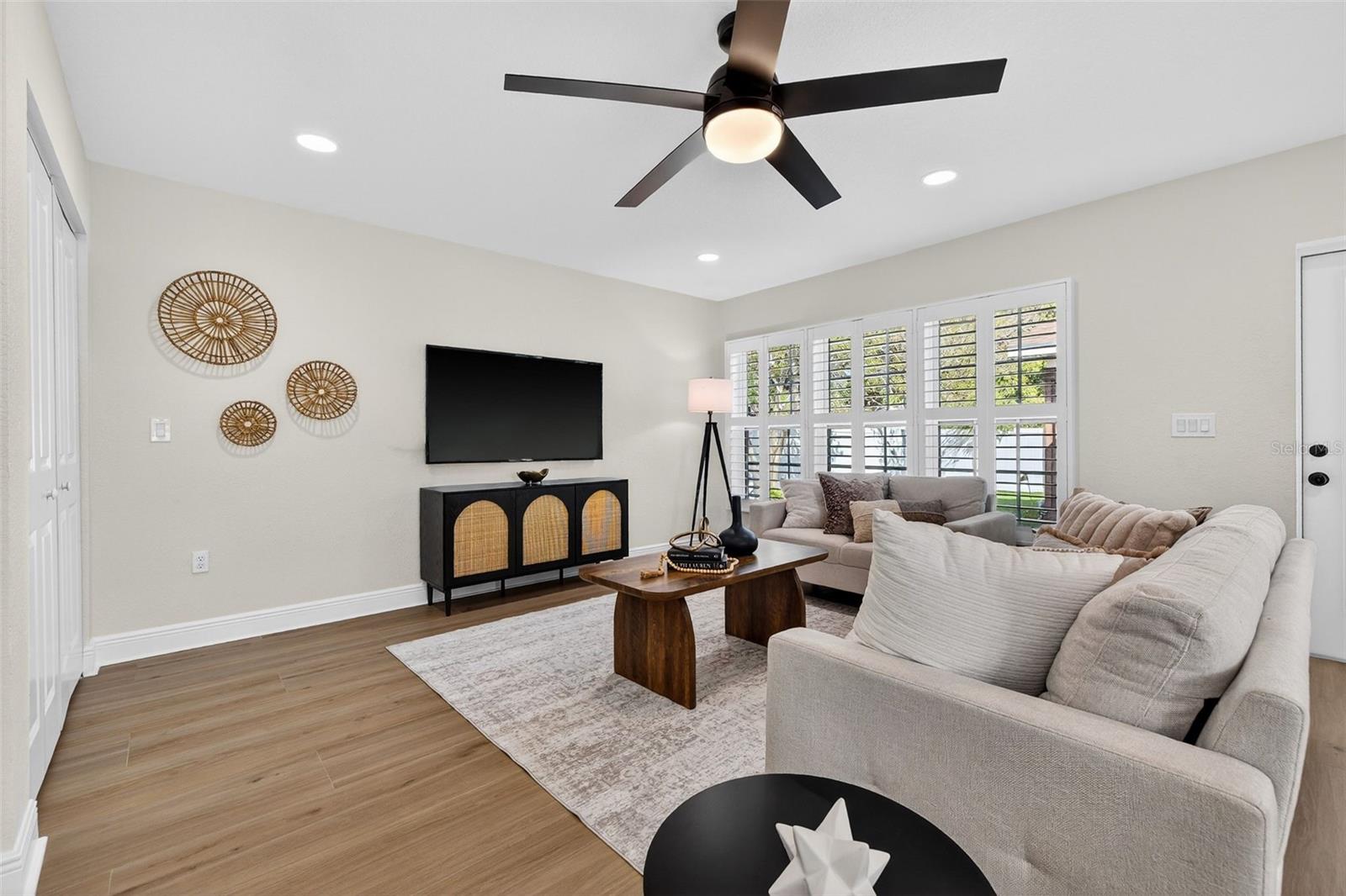 Image 15 of 40 For 939 39th Avenue Ne