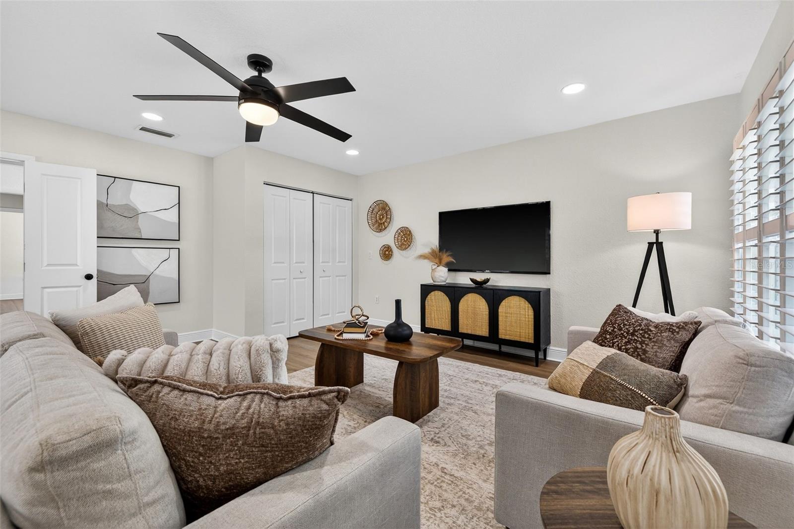 Image 18 of 40 For 939 39th Avenue Ne