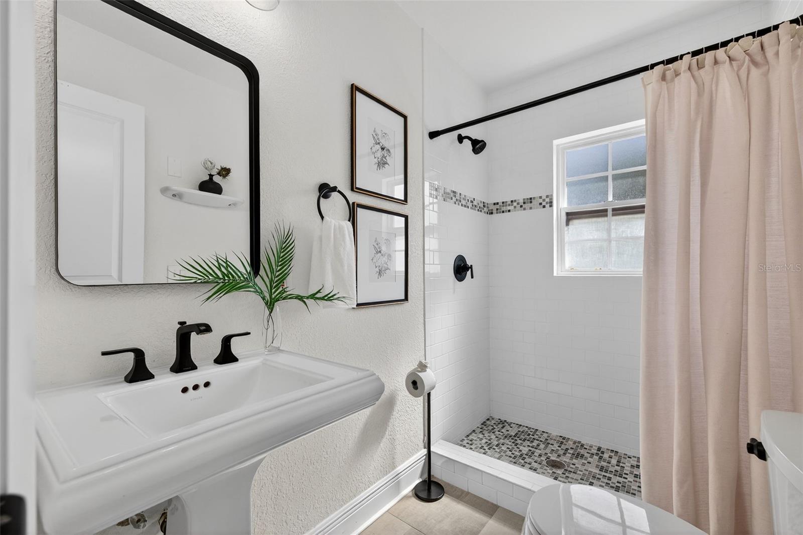 Image 21 of 40 For 939 39th Avenue Ne