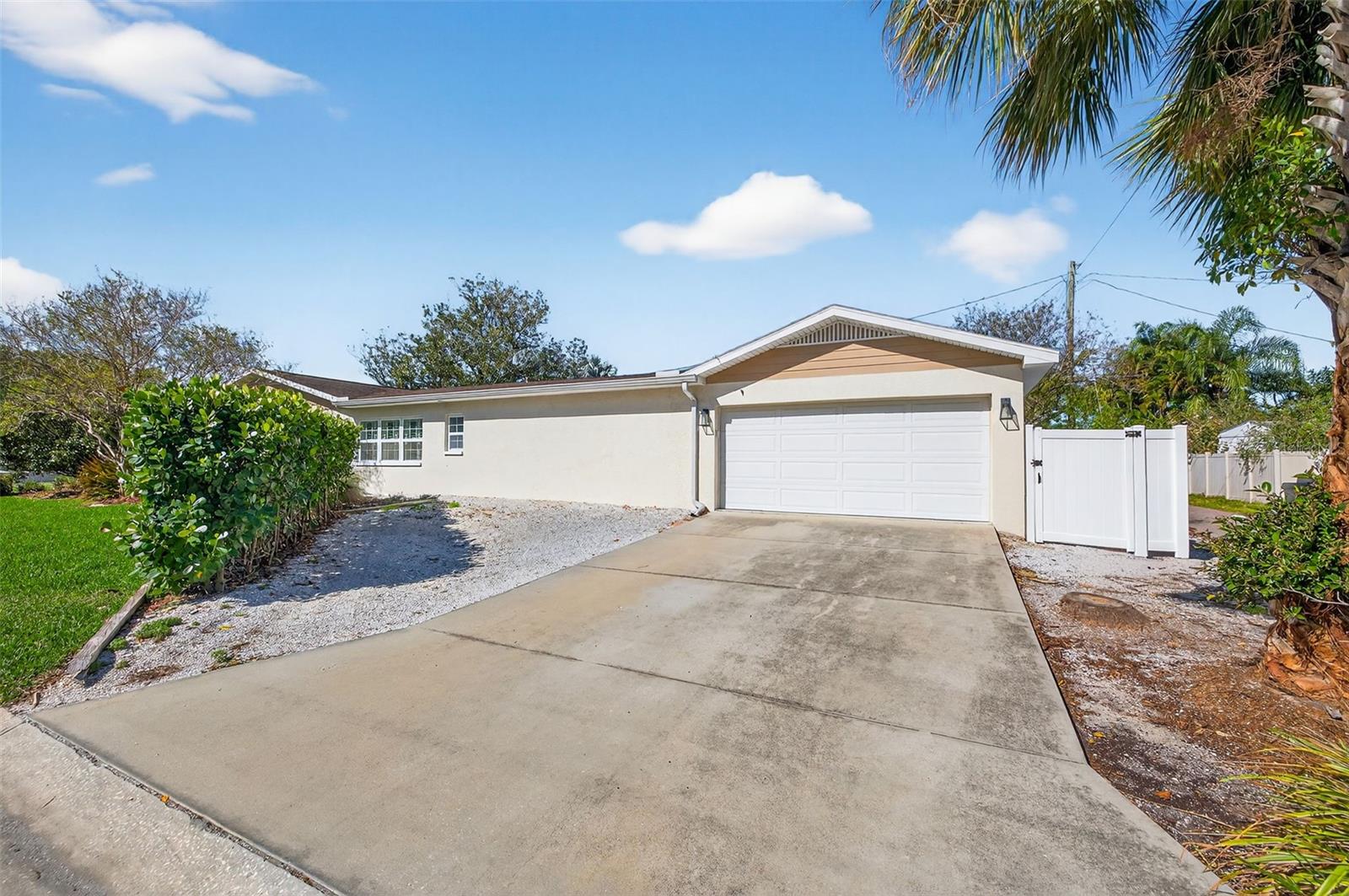 Image 22 of 40 For 939 39th Avenue Ne