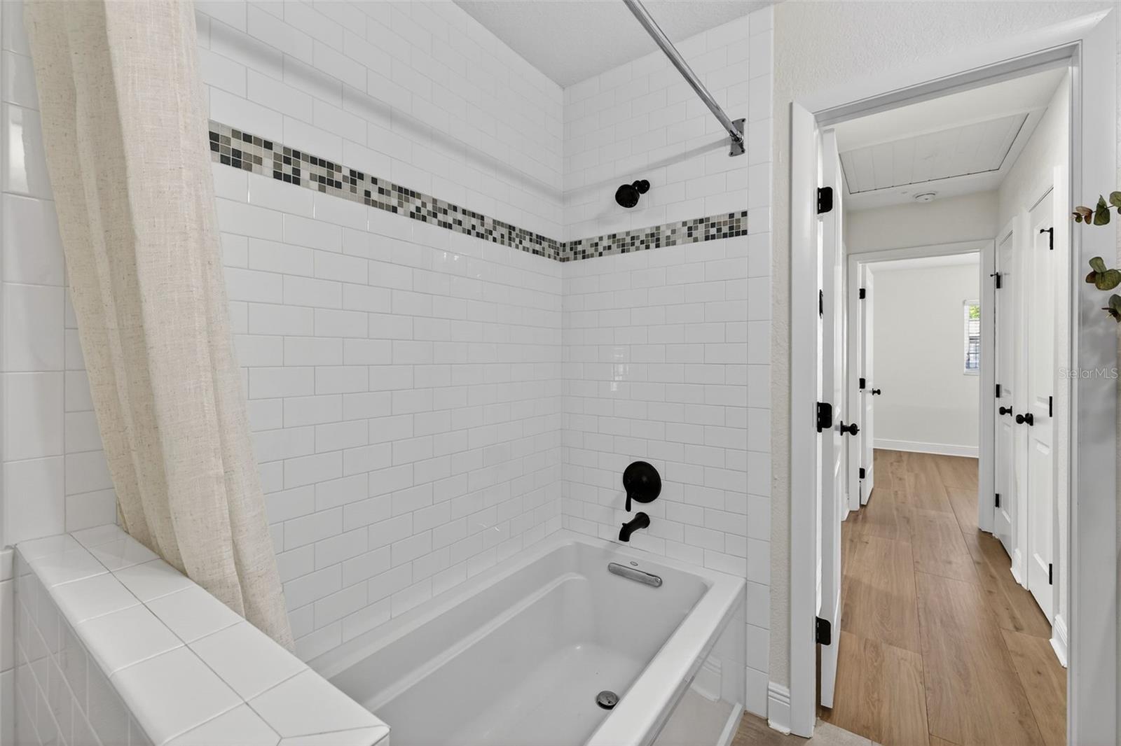 Image 25 of 40 For 939 39th Avenue Ne