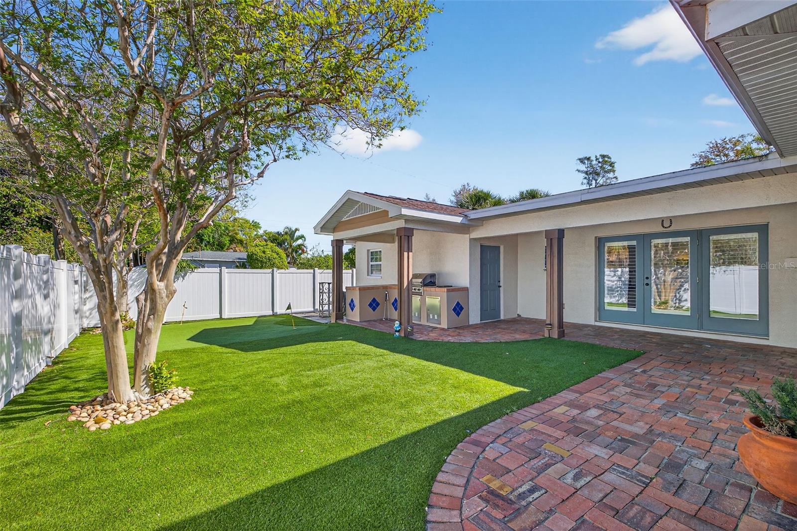 Image 32 of 40 For 939 39th Avenue Ne