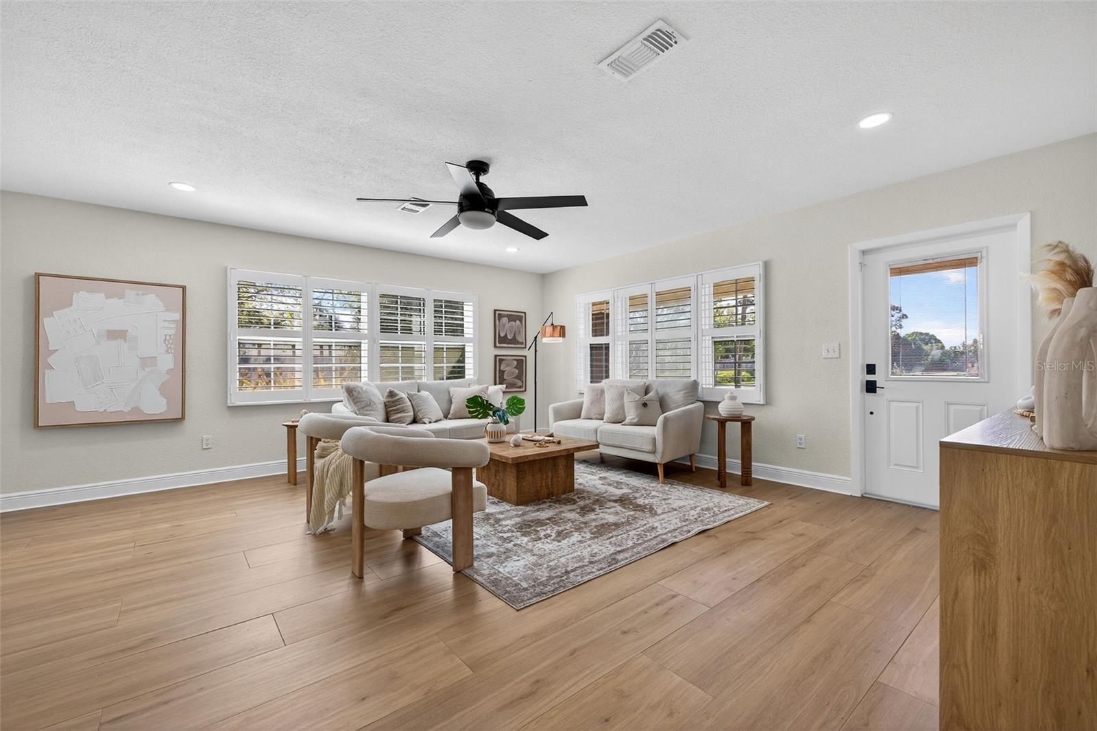 Image 4 of 40 For 939 39th Avenue Ne