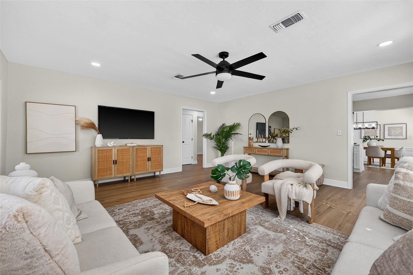 Image 6 of 40 For 939 39th Avenue Ne