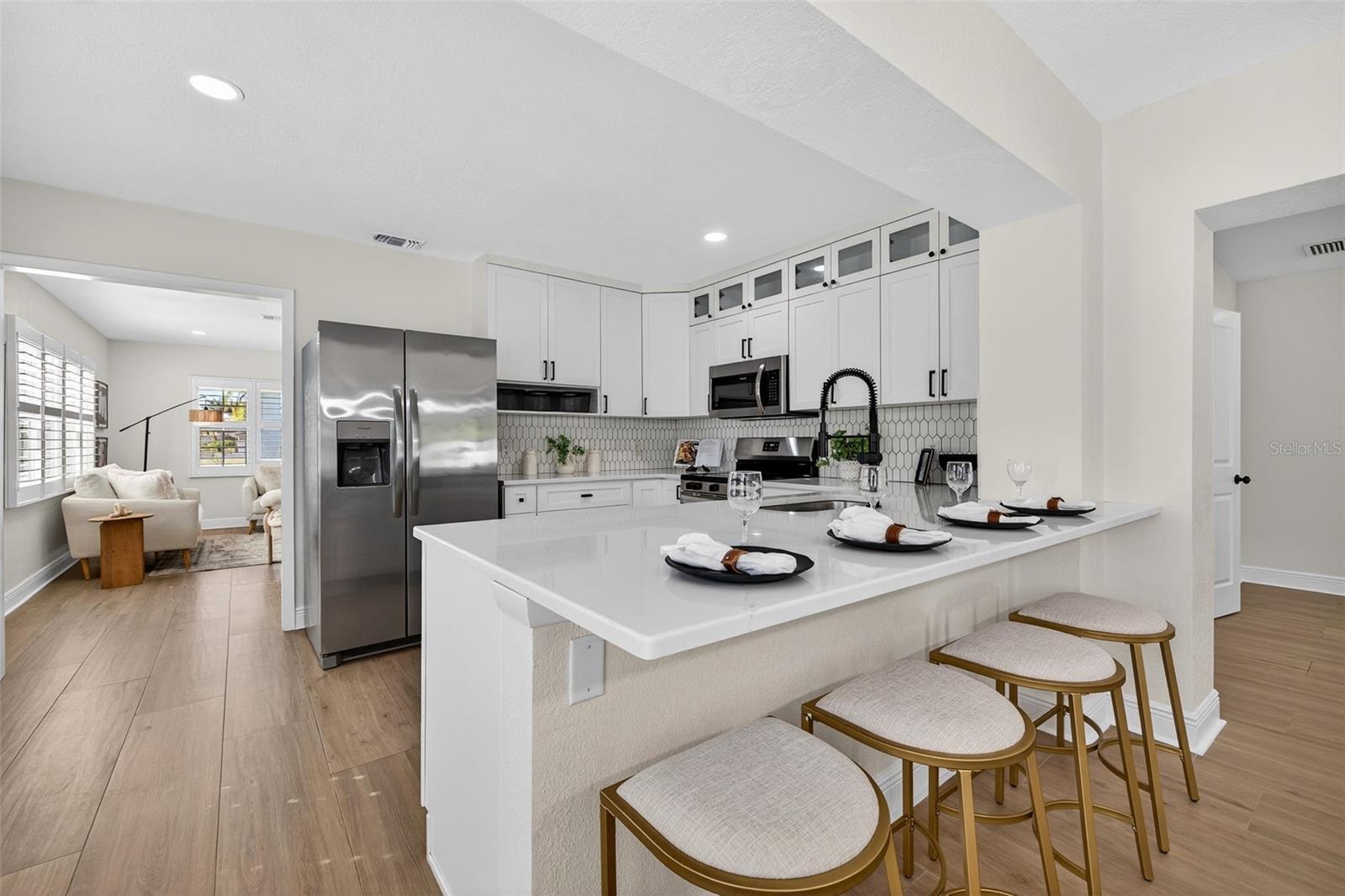 Image 8 of 40 For 939 39th Avenue Ne