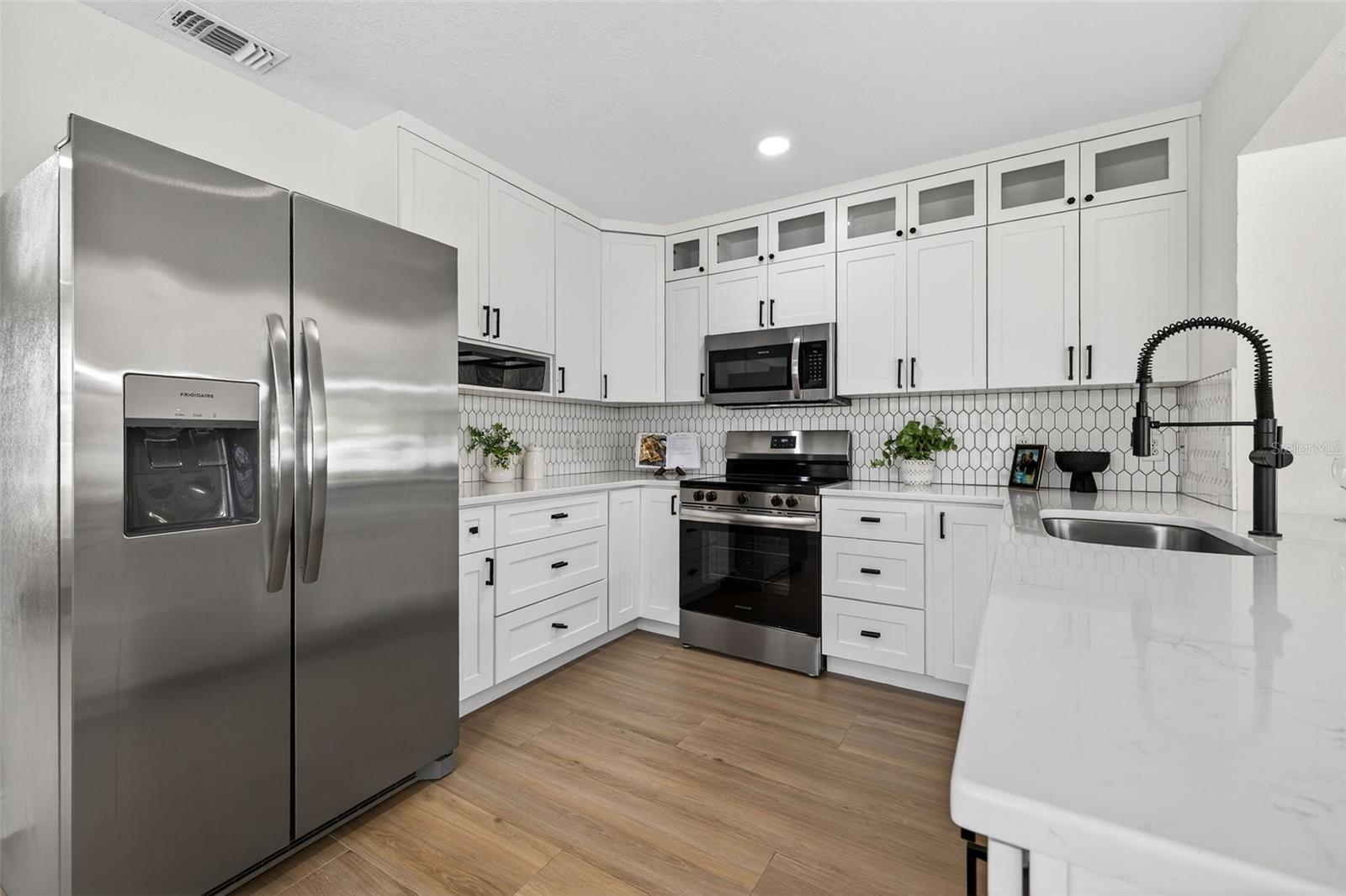 Image 9 of 40 For 939 39th Avenue Ne