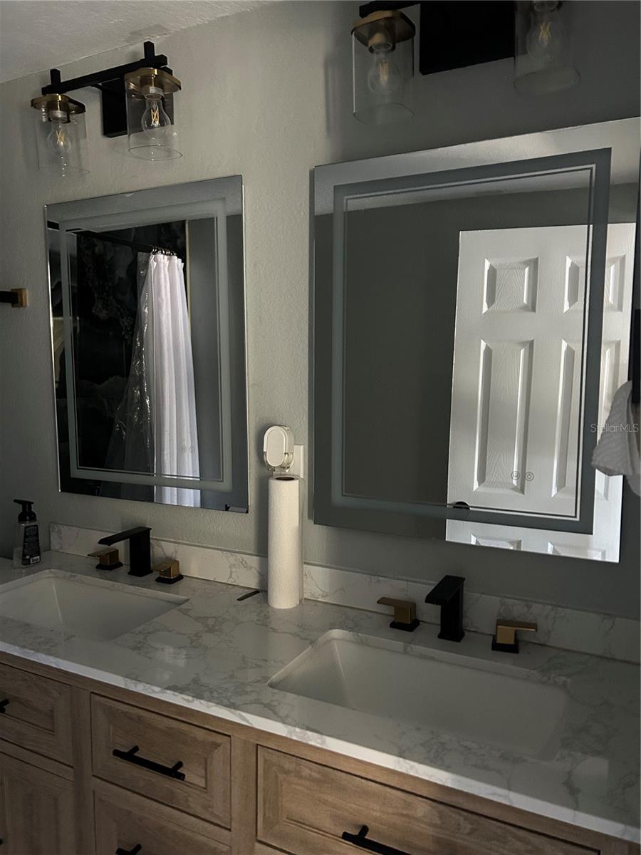 Image 18 of 21 For 2119 Ellicott