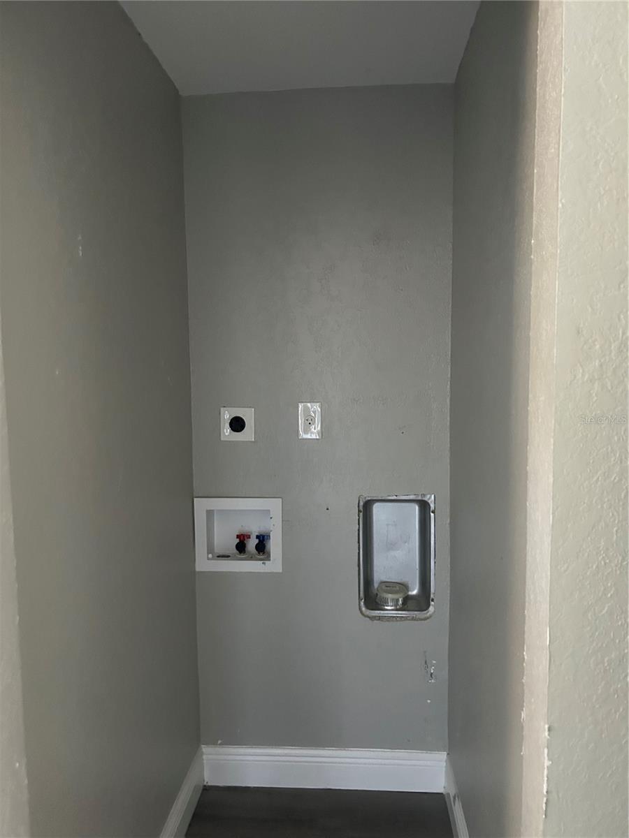 Image 20 of 21 For 2119 Ellicott