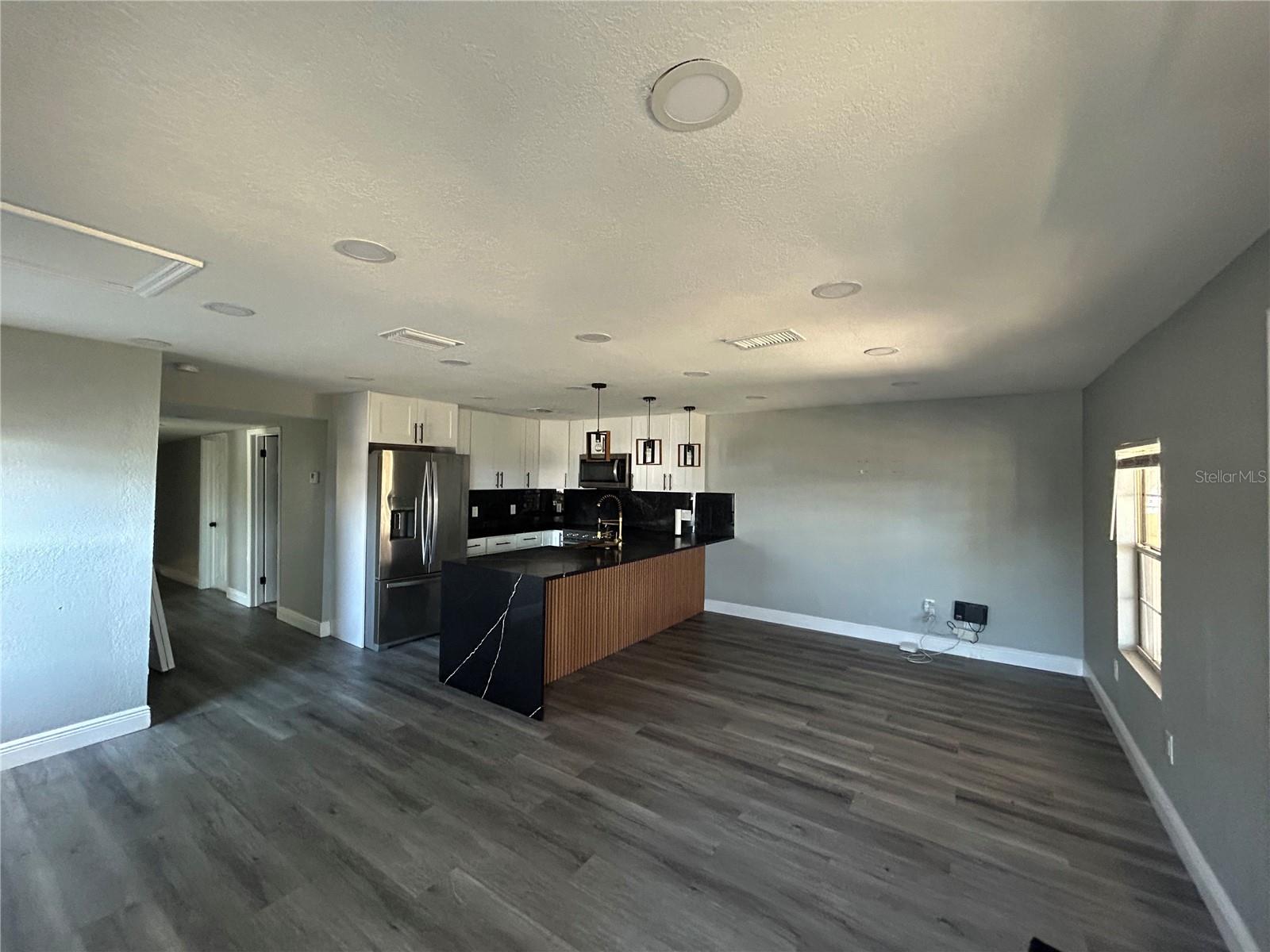 Image 4 of 21 For 2119 Ellicott