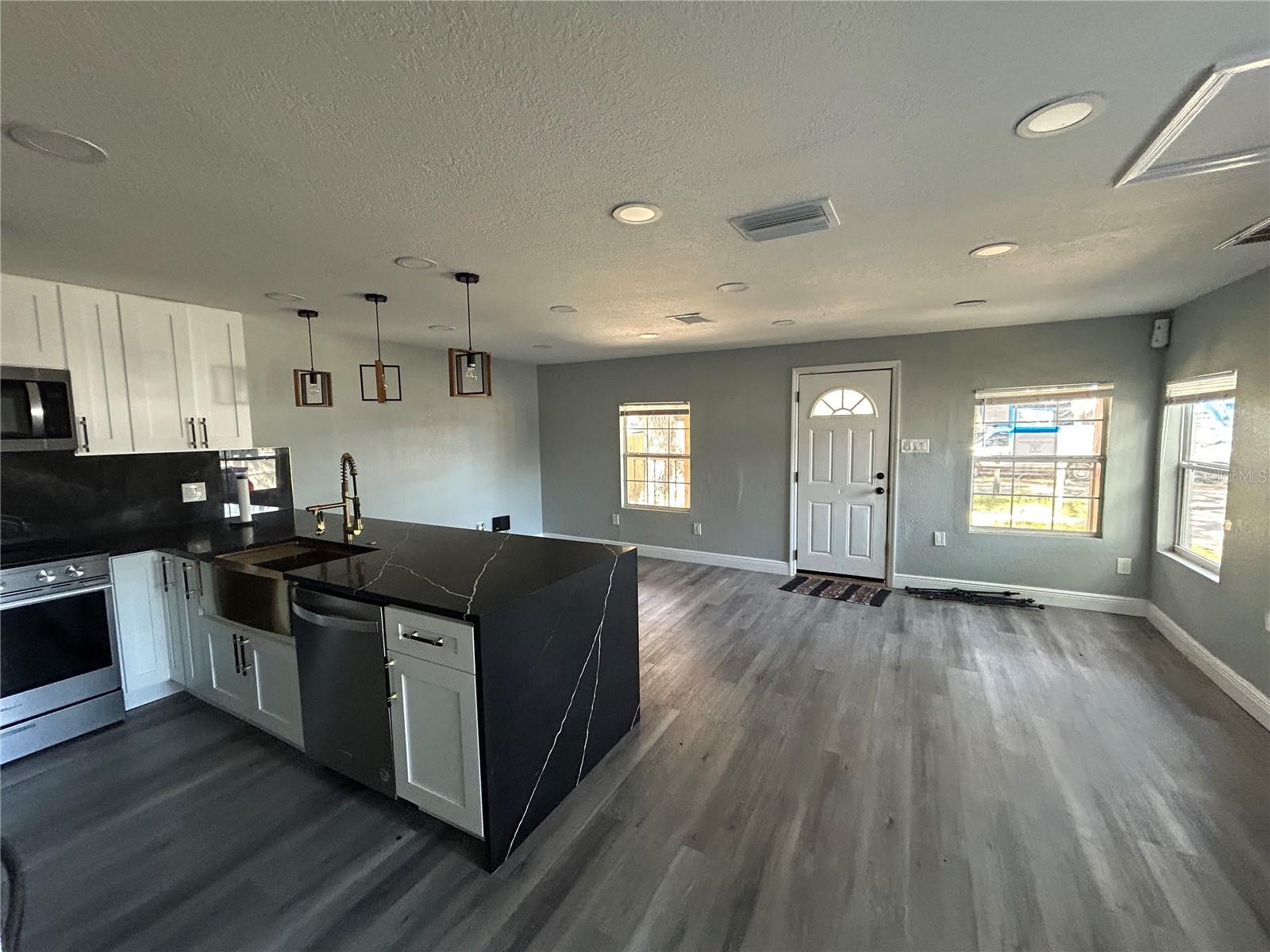 Image 5 of 21 For 2119 Ellicott