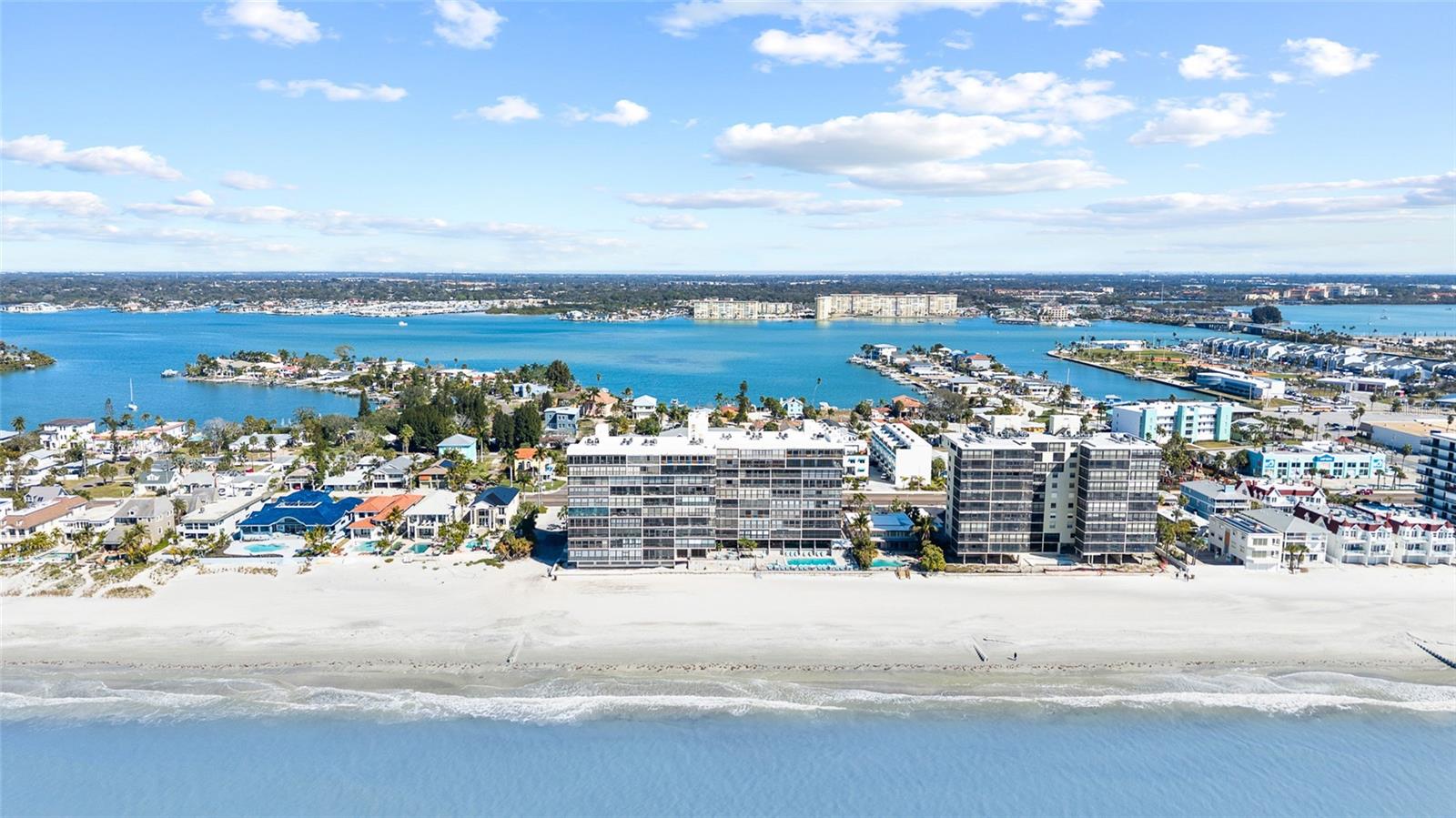 Image 39 of 41 For 15462 Gulf Boulevard 601