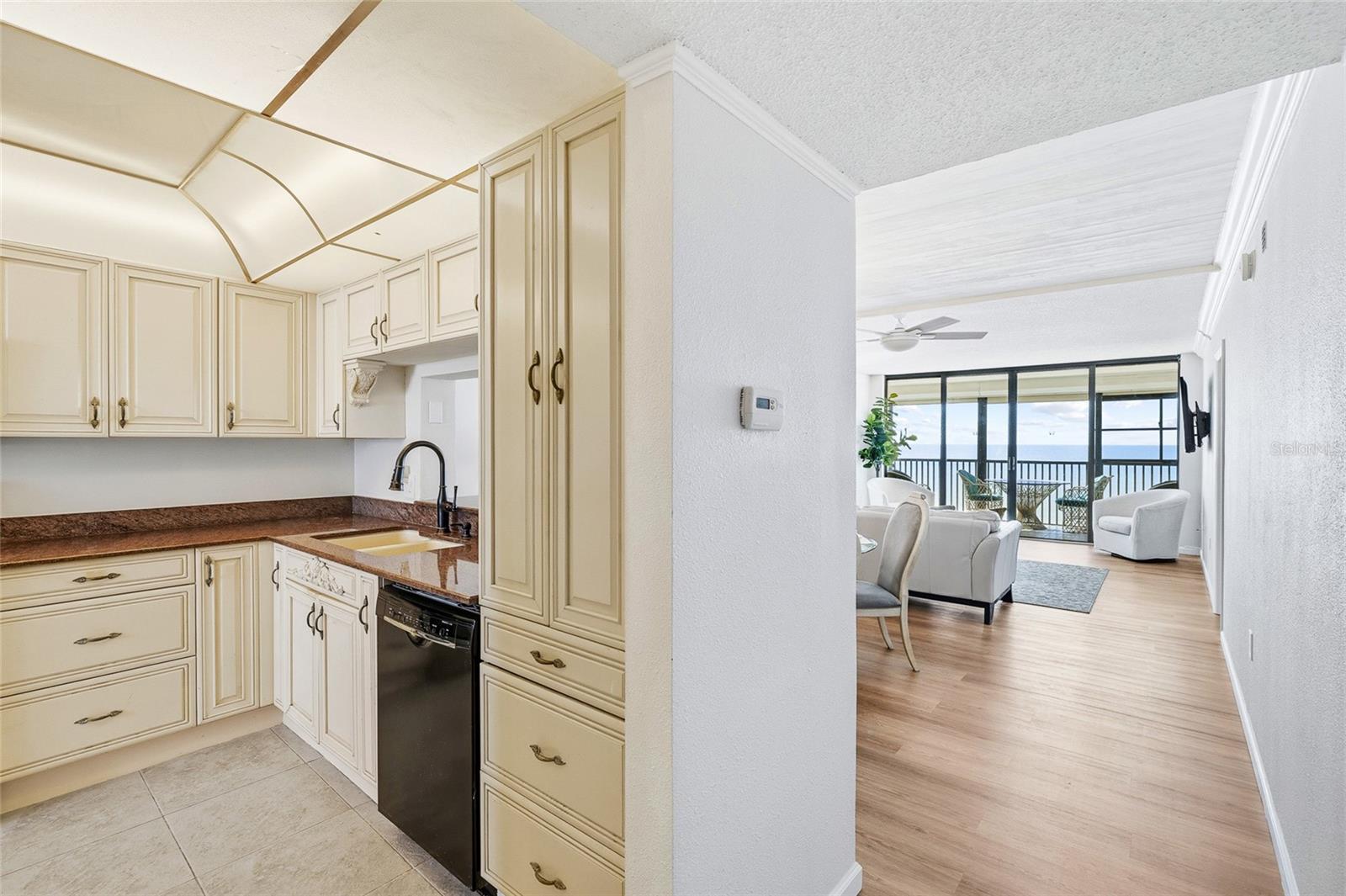 Image 4 of 41 For 15462 Gulf Boulevard 601