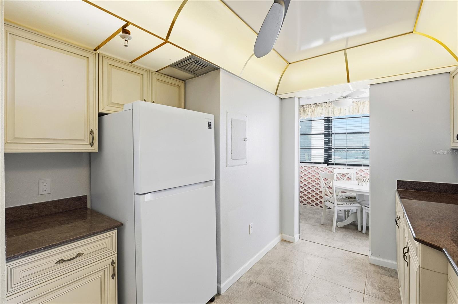 Image 7 of 41 For 15462 Gulf Boulevard 601