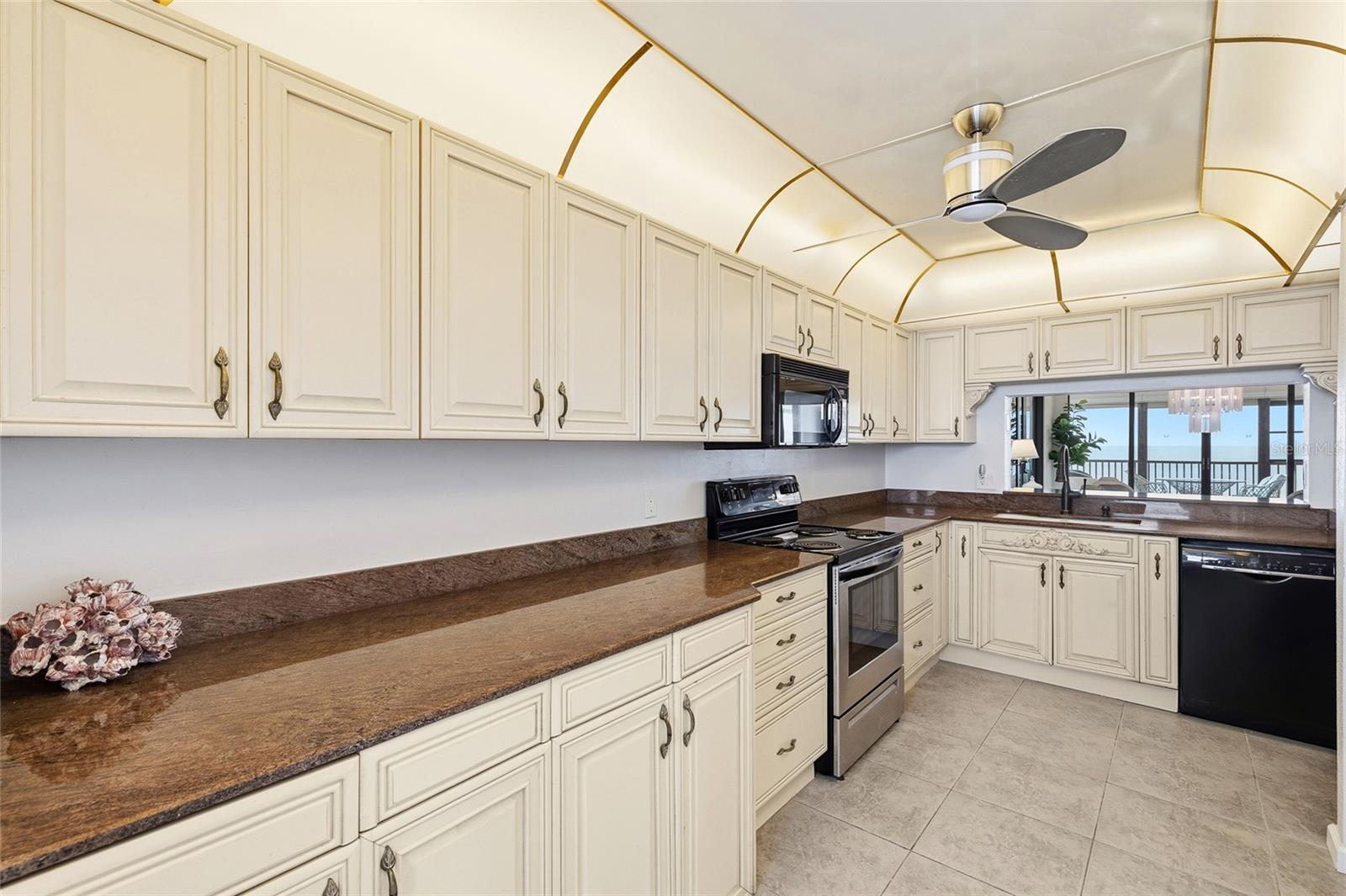 Image 8 of 41 For 15462 Gulf Boulevard 601