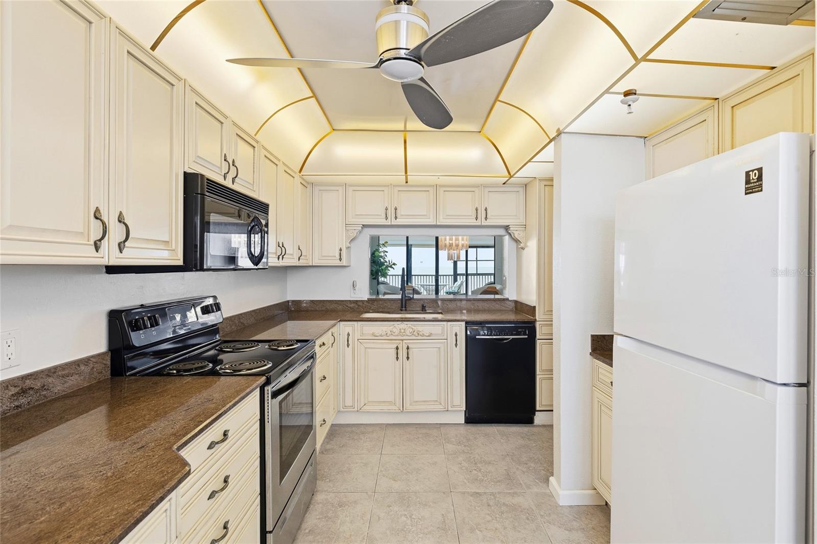 Image 9 of 41 For 15462 Gulf Boulevard 601