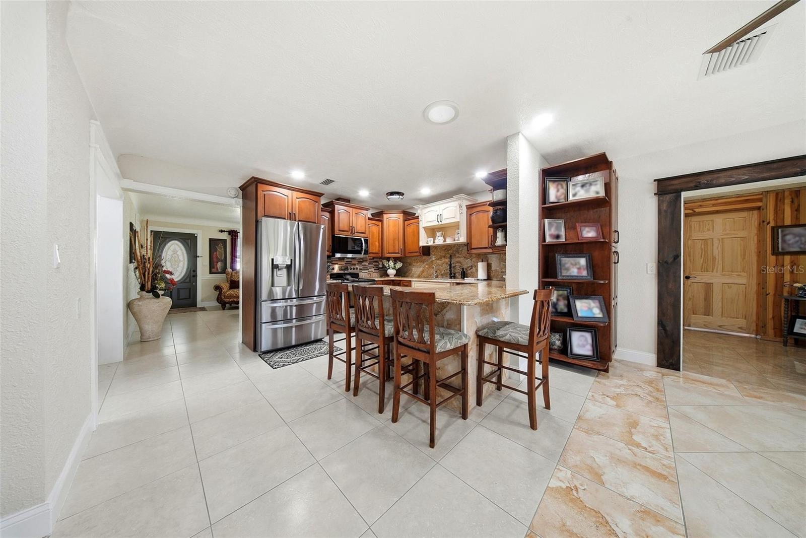 Image 13 of 65 For 5950 49 Avenue N