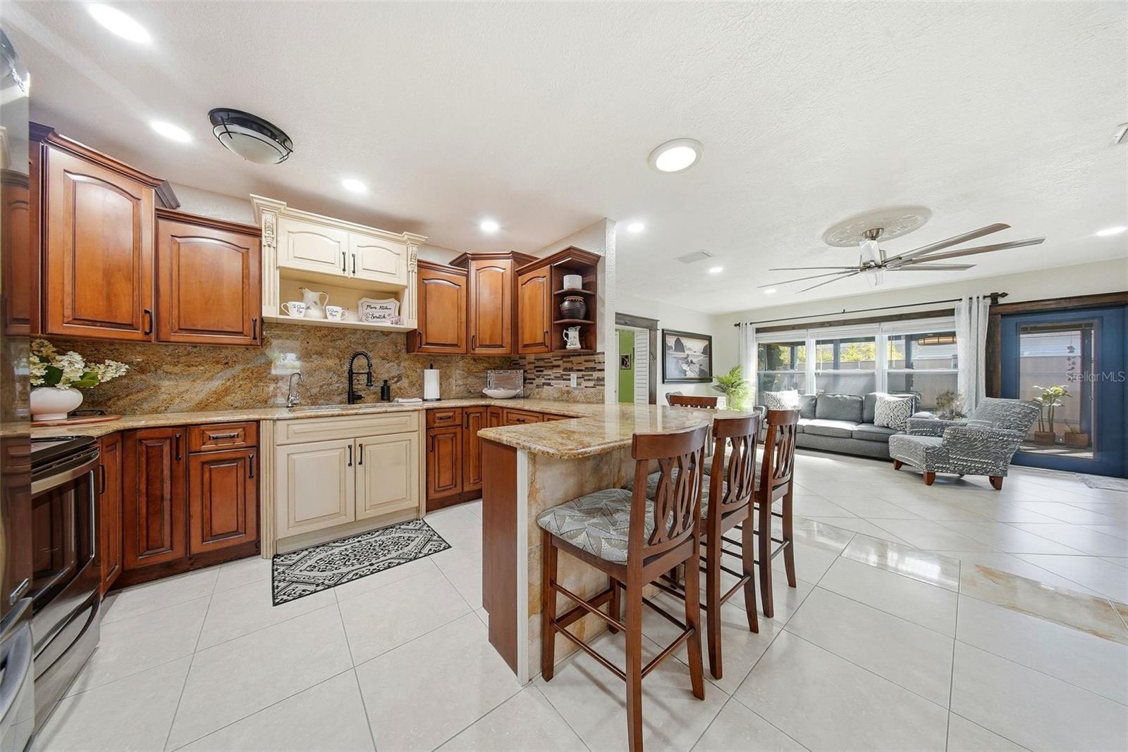 Image 14 of 65 For 5950 49 Avenue N