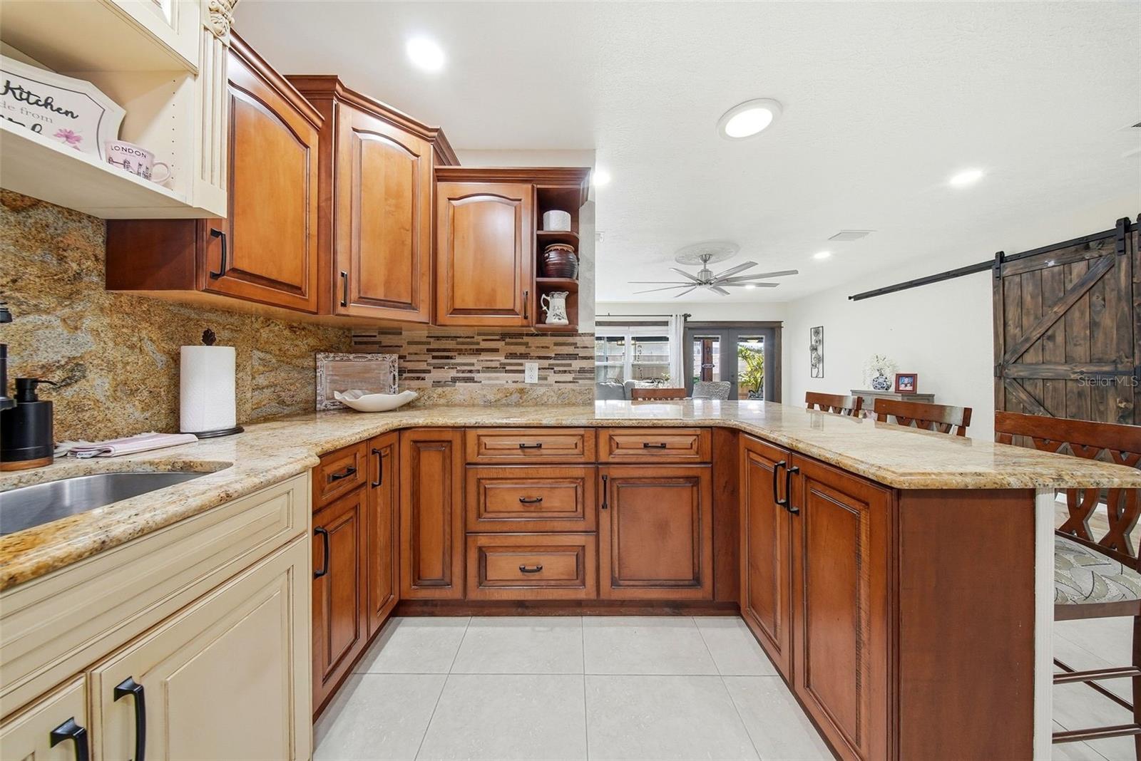 Image 17 of 65 For 5950 49 Avenue N