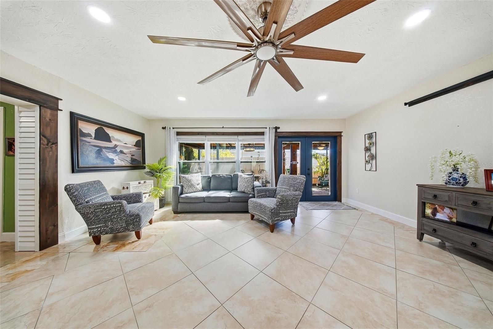 Image 18 of 65 For 5950 49 Avenue N