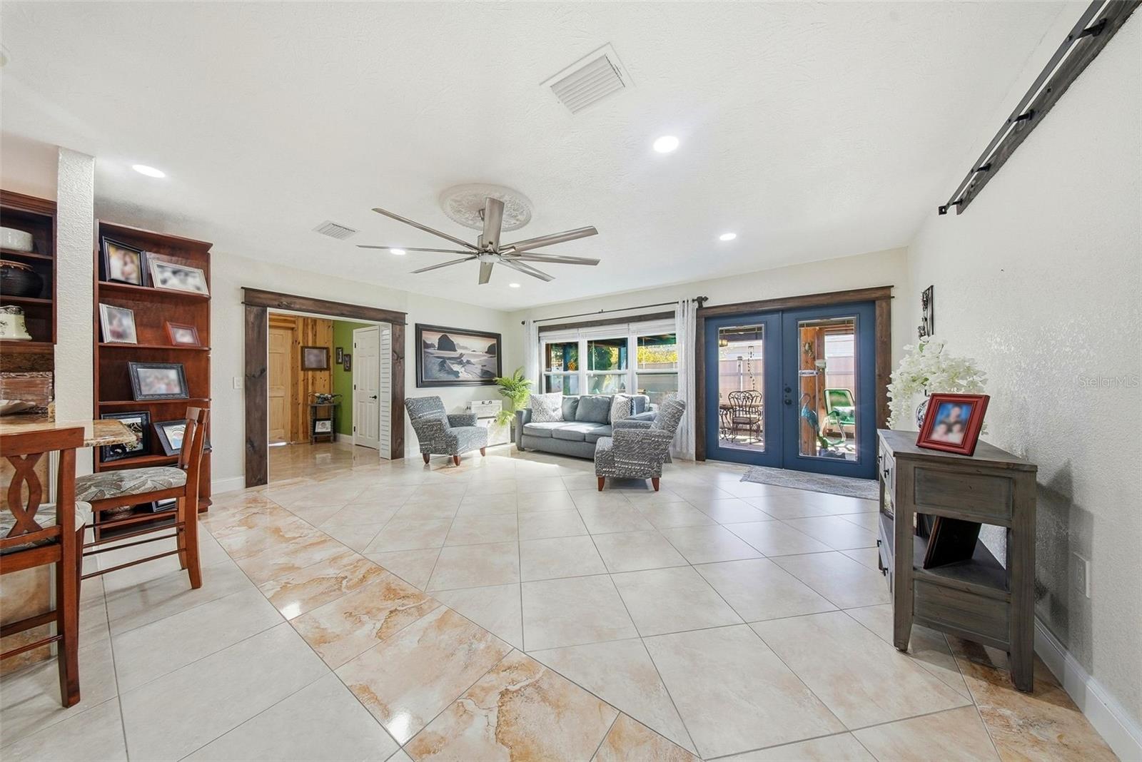 Image 19 of 65 For 5950 49 Avenue N