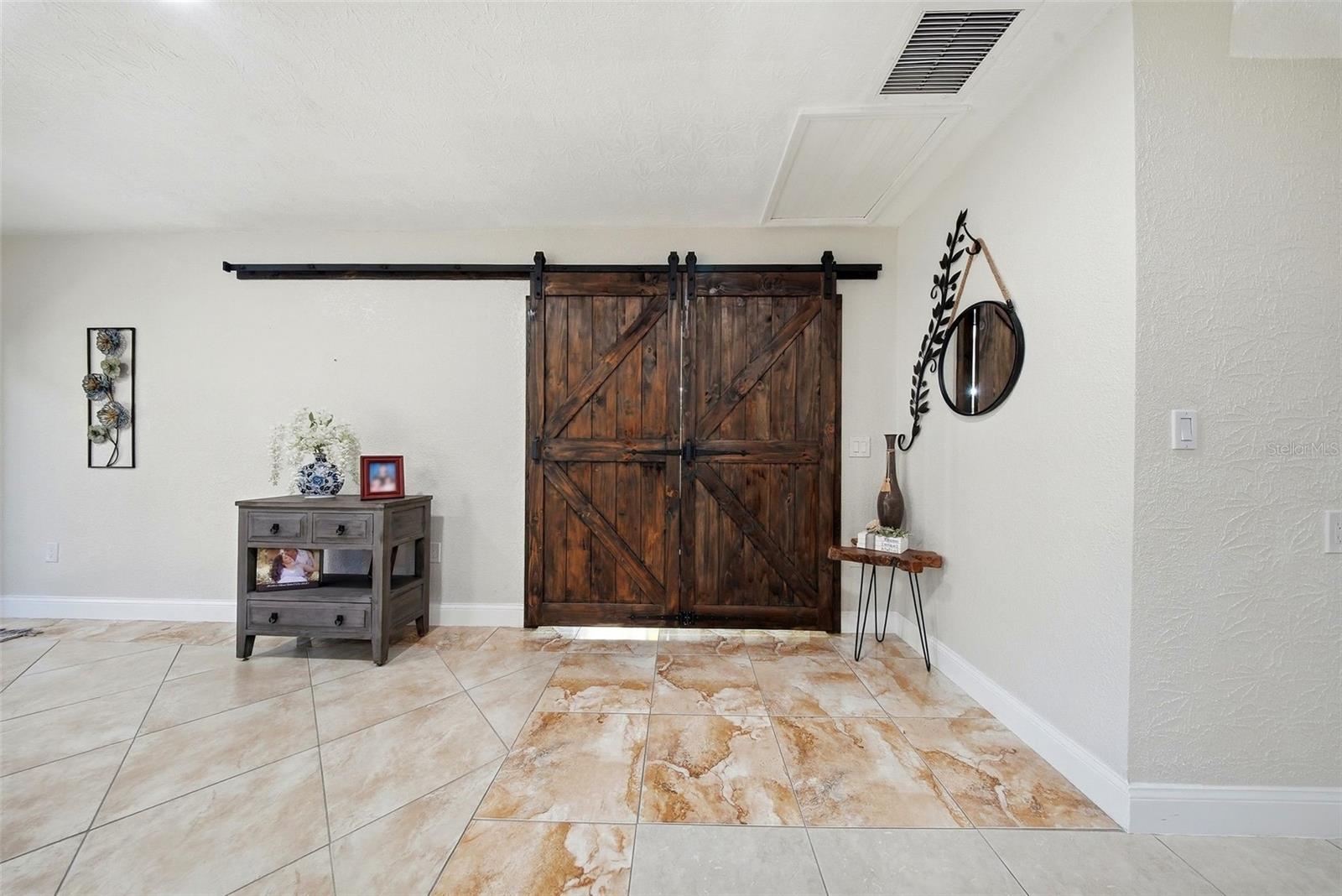 Image 21 of 65 For 5950 49 Avenue N