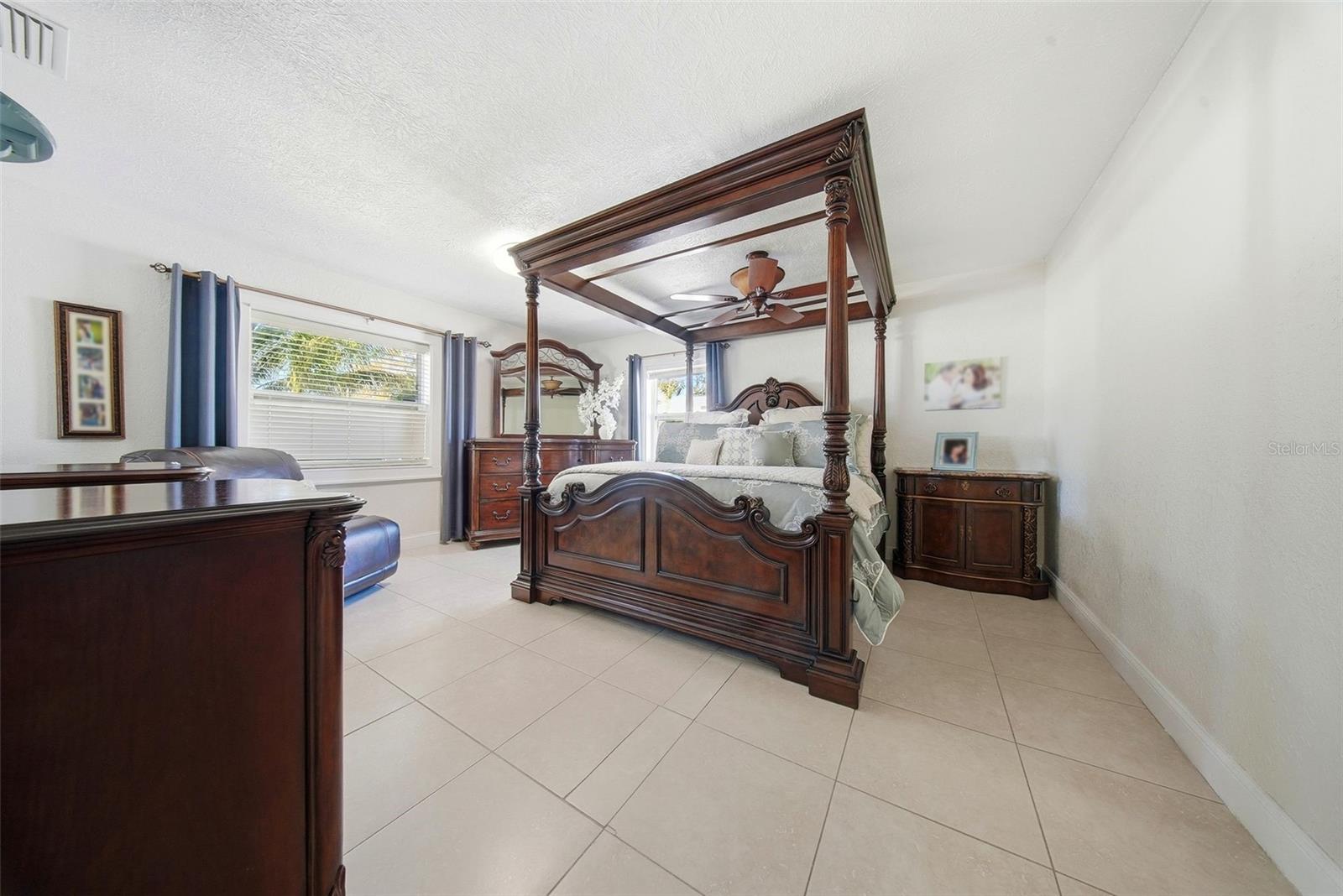 Image 27 of 65 For 5950 49 Avenue N