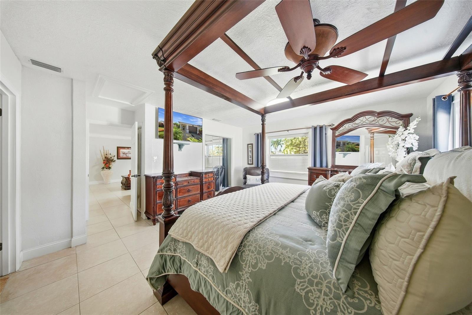 Image 30 of 65 For 5950 49 Avenue N