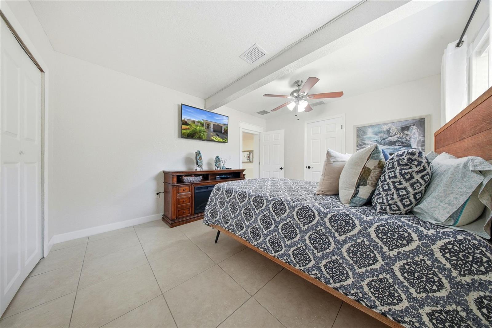 Image 34 of 65 For 5950 49 Avenue N