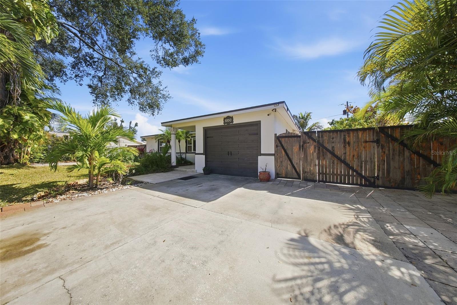 Image 4 of 65 For 5950 49 Avenue N