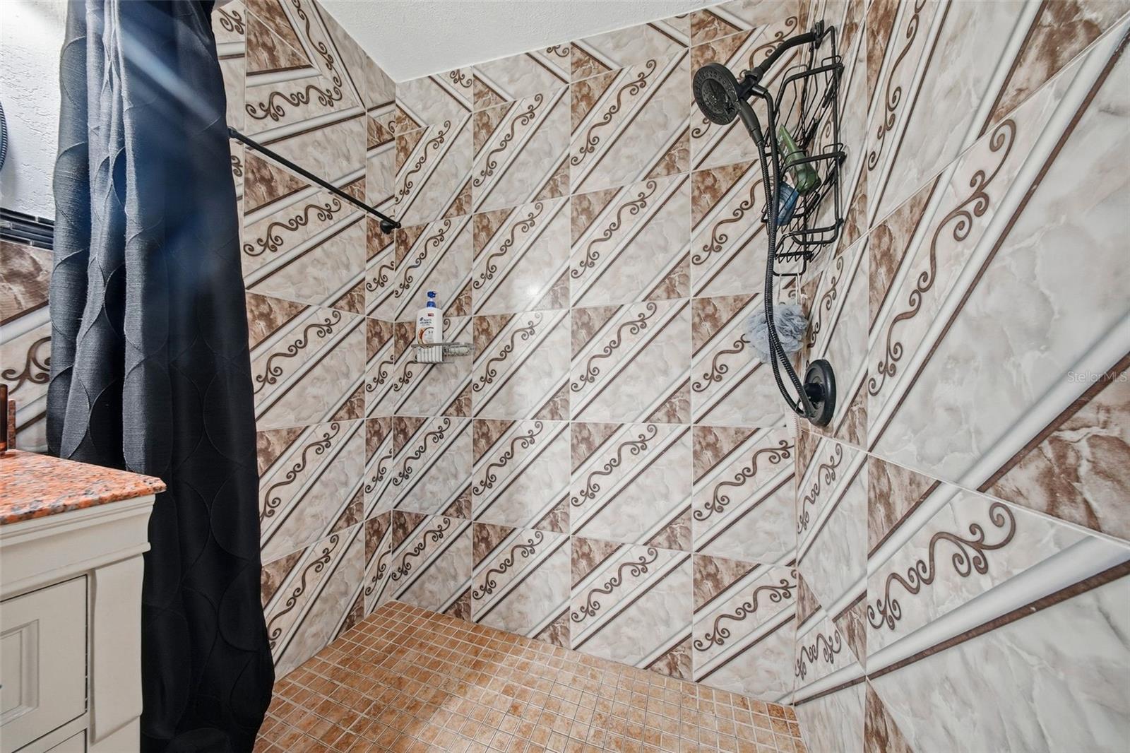 Image 40 of 65 For 5950 49 Avenue N